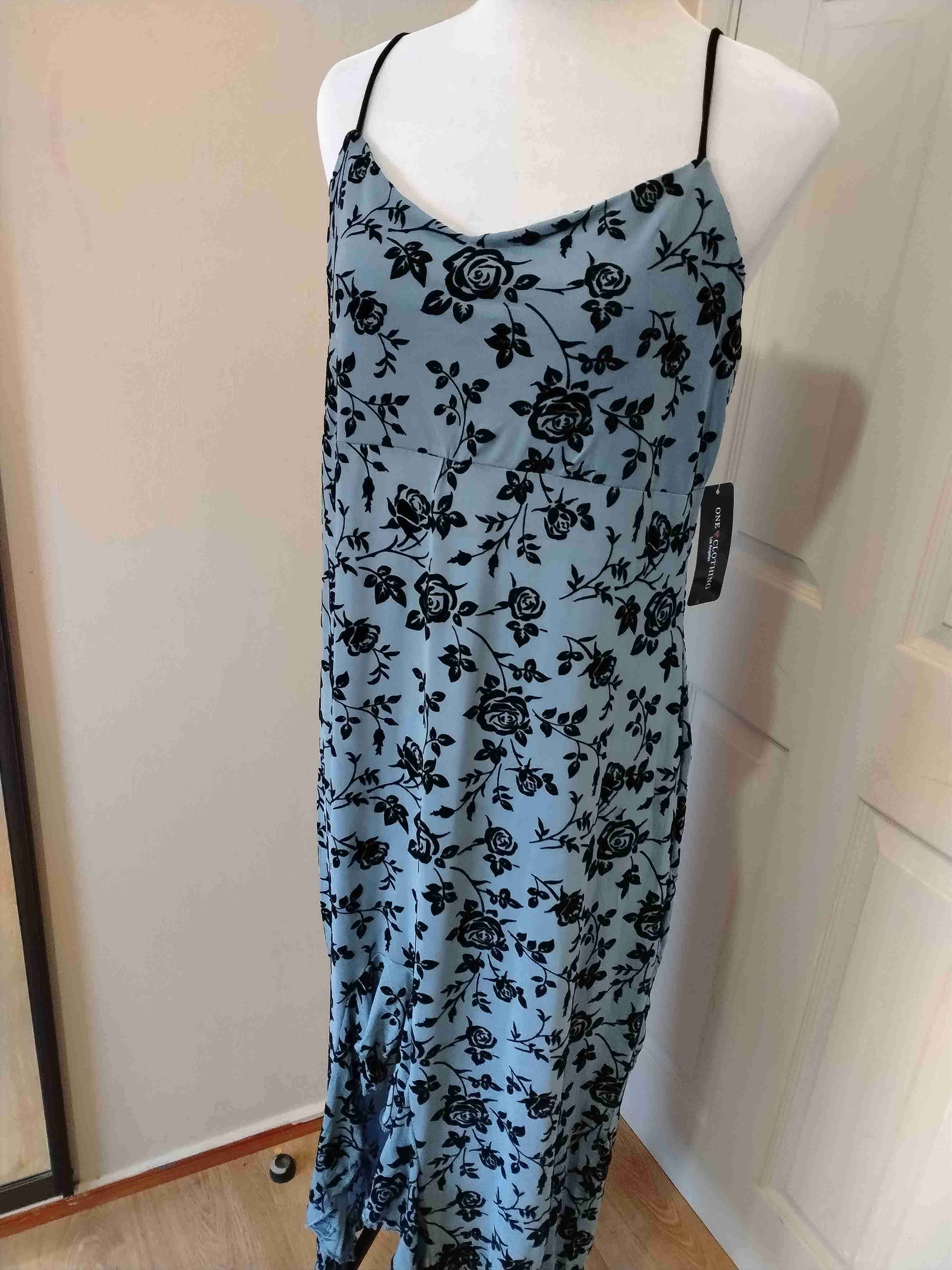 Vestido floral azul y negro XL