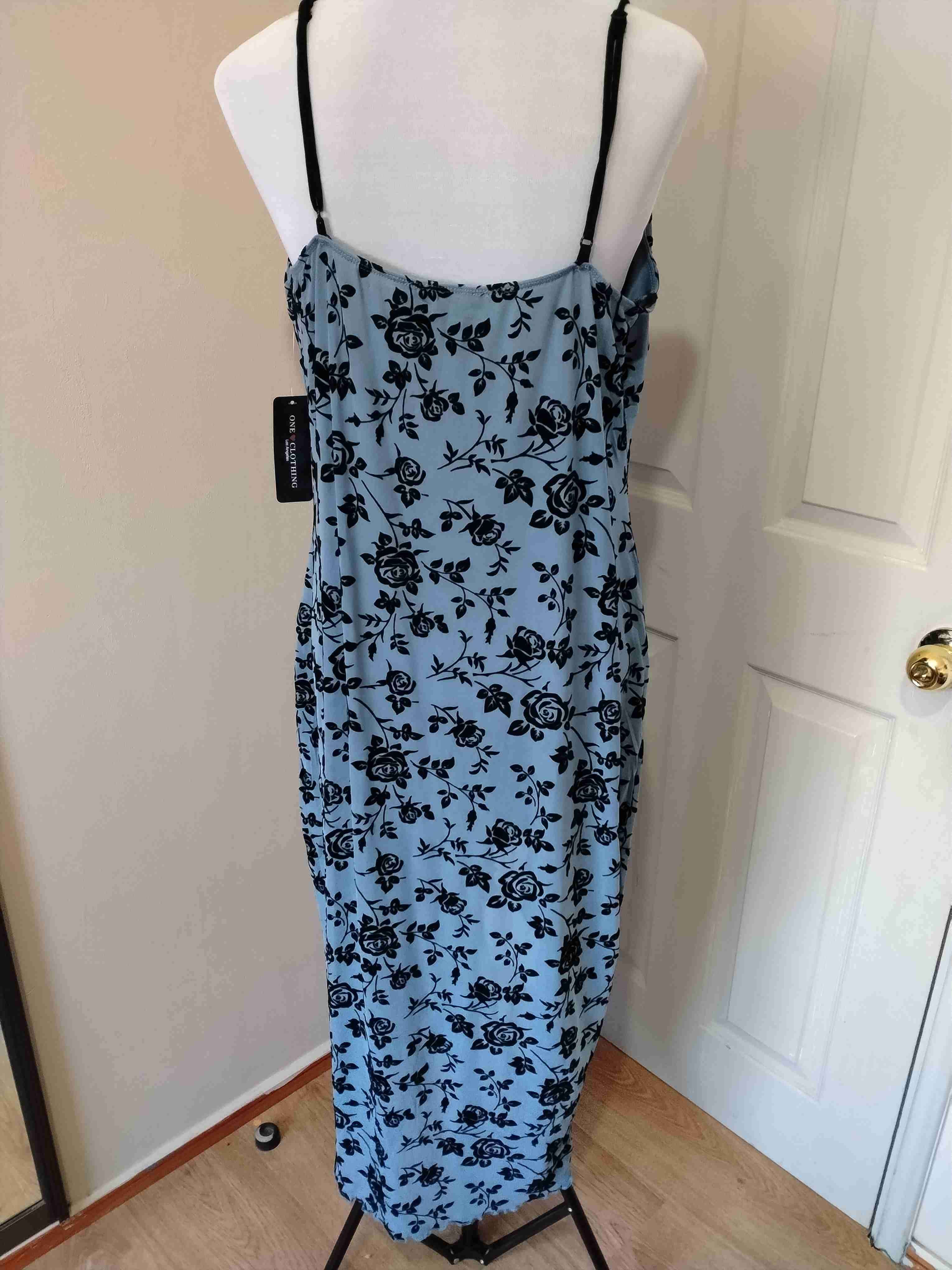 Vestido floral azul y negro XL - miniatura 3