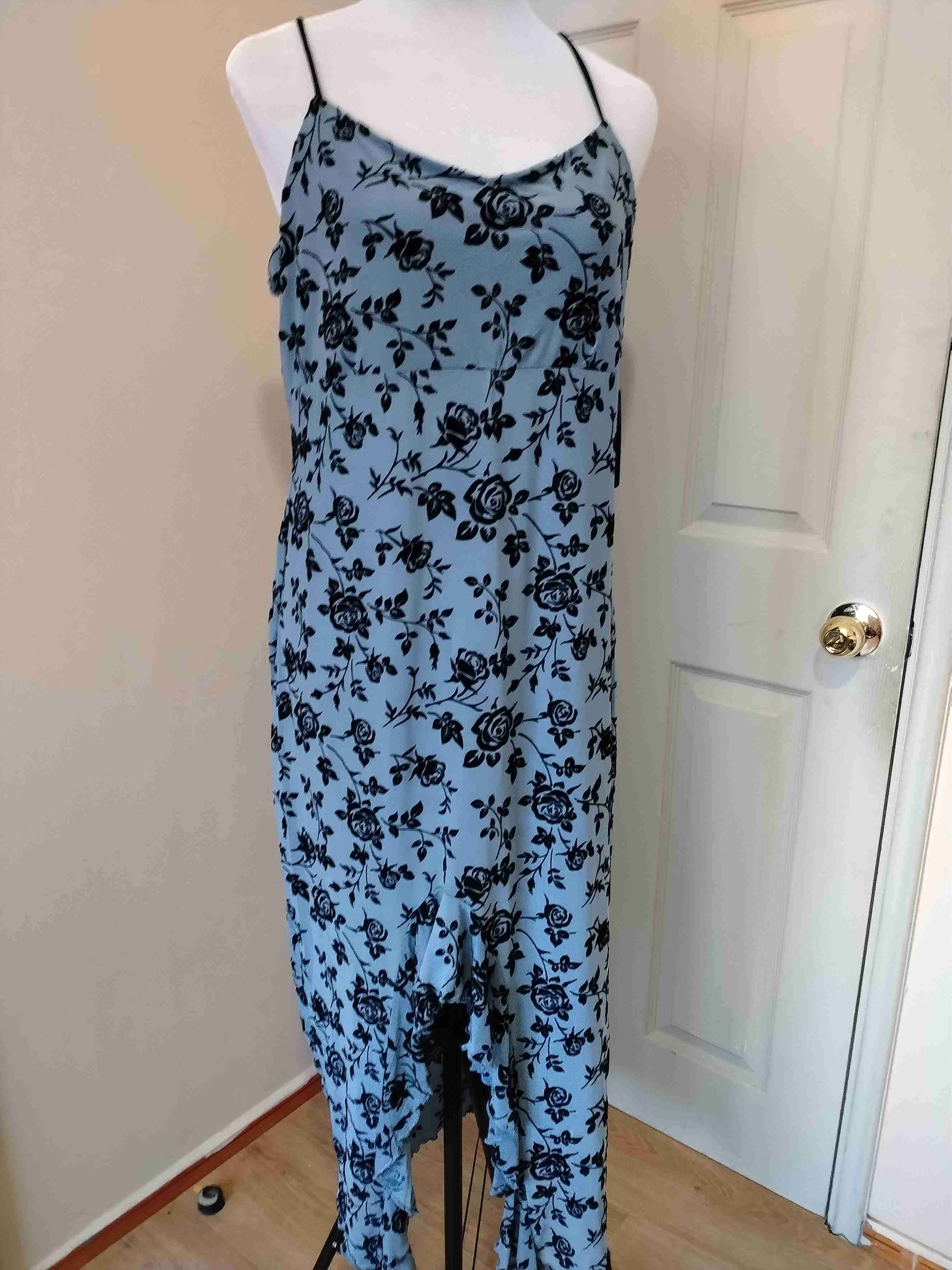 Vestido floral azul y negro XL - miniatura 4