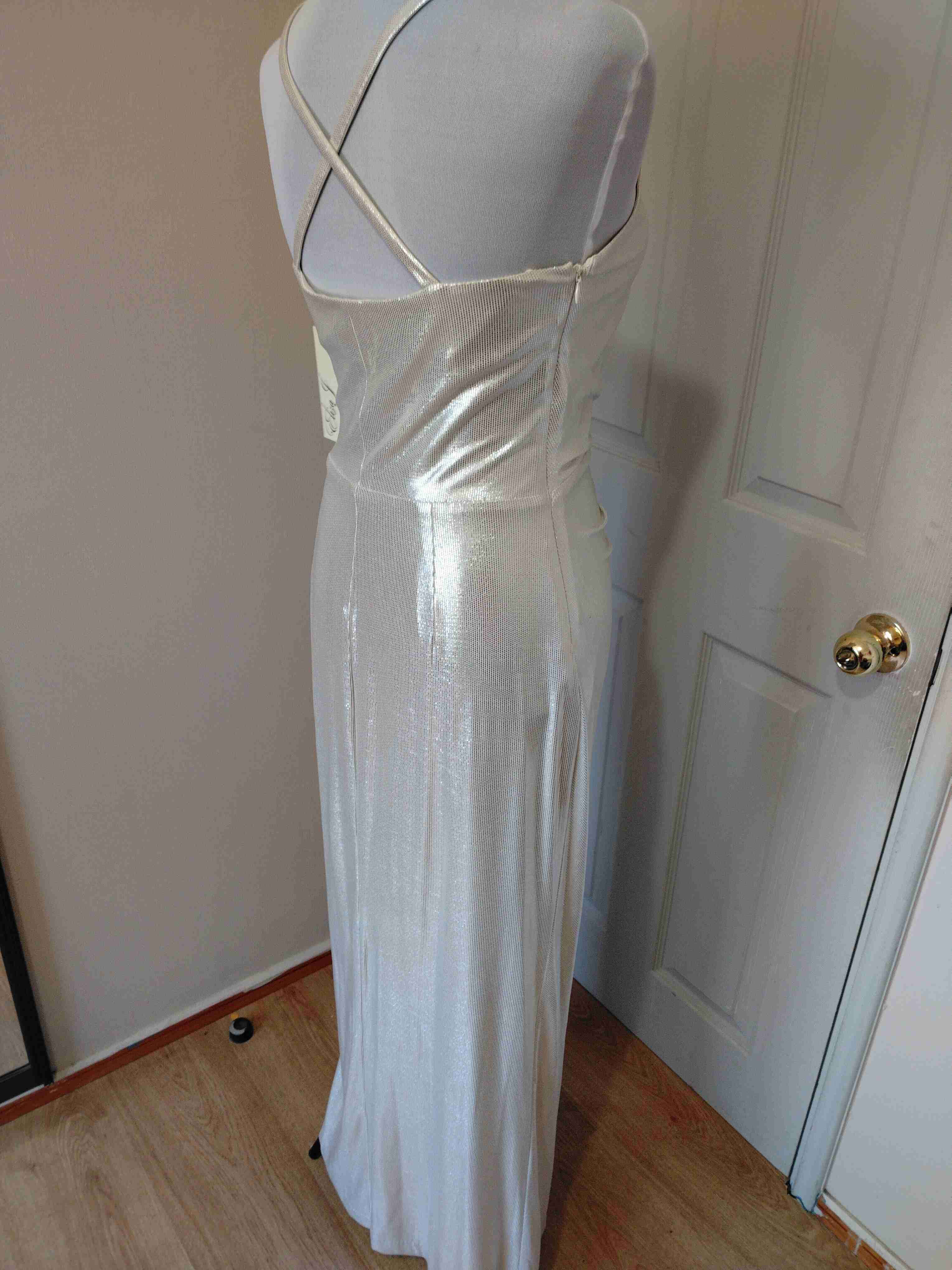 Vestido largo plateado con brillo - miniatura 3