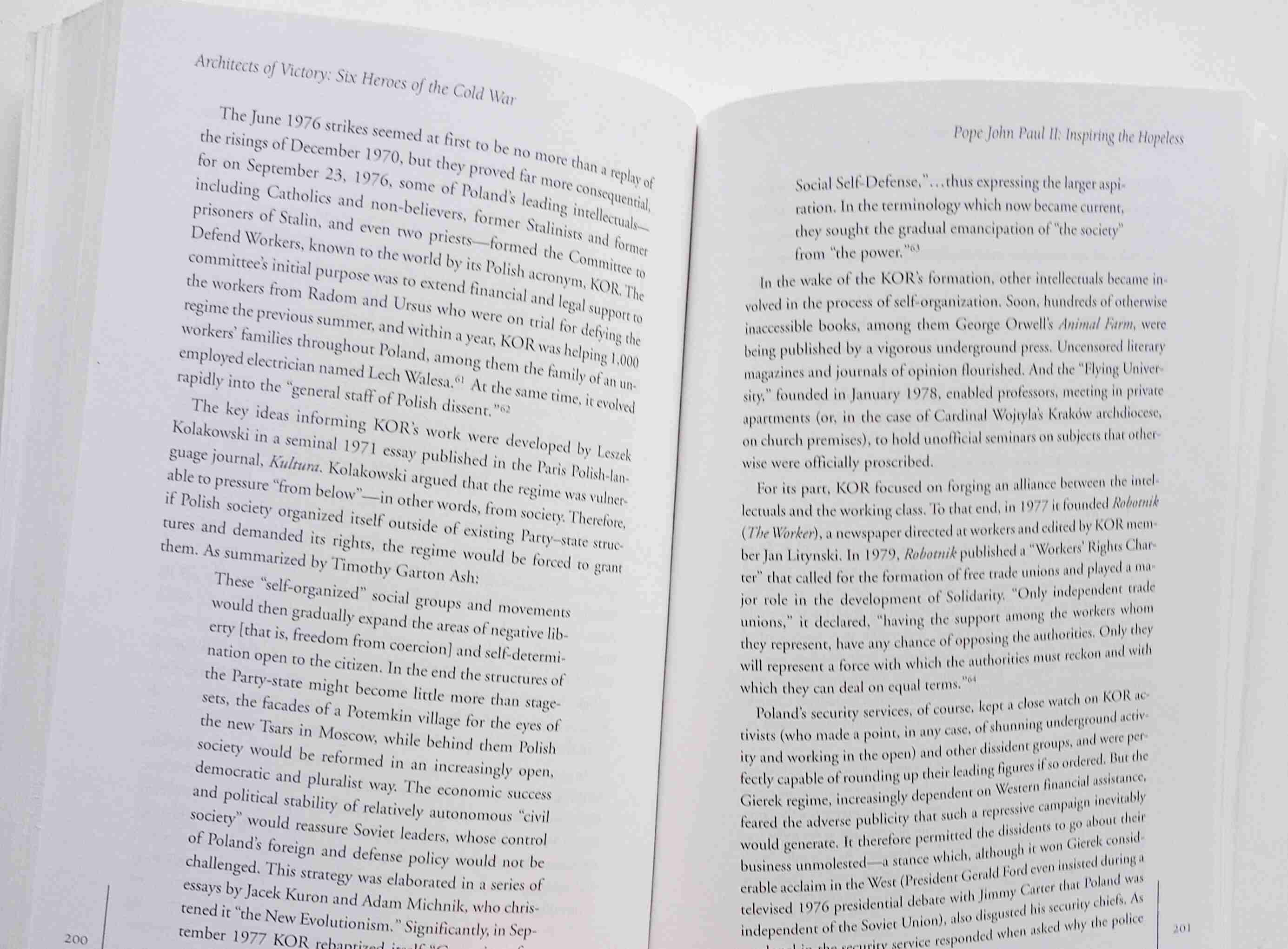 Libro 'Architects of Victory' - miniatura 5