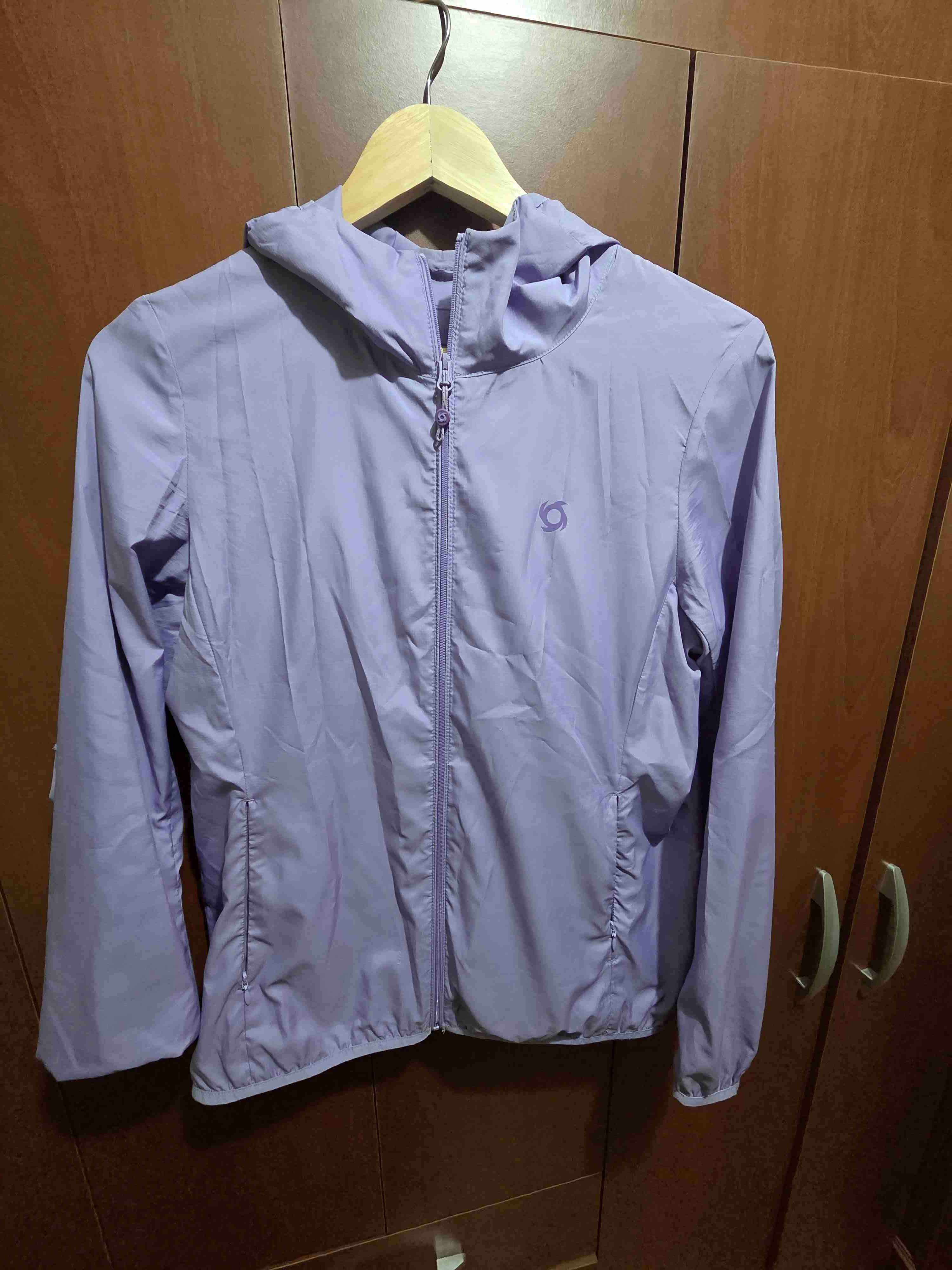 Chaqueta cortavientos lila con capucha - miniatura 1