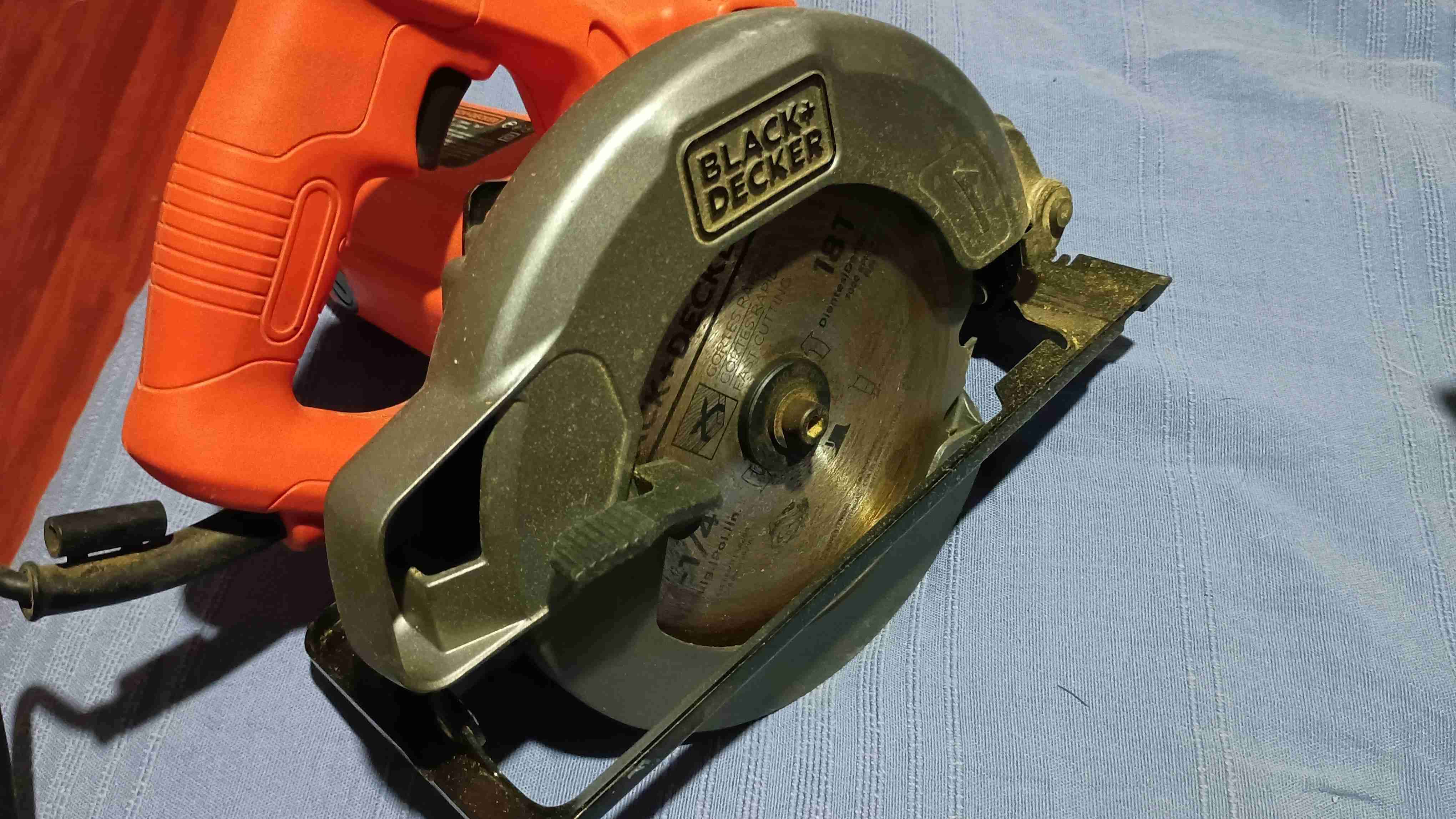 Sierra Circular BLACK+DECKER 1400W - miniatura 4