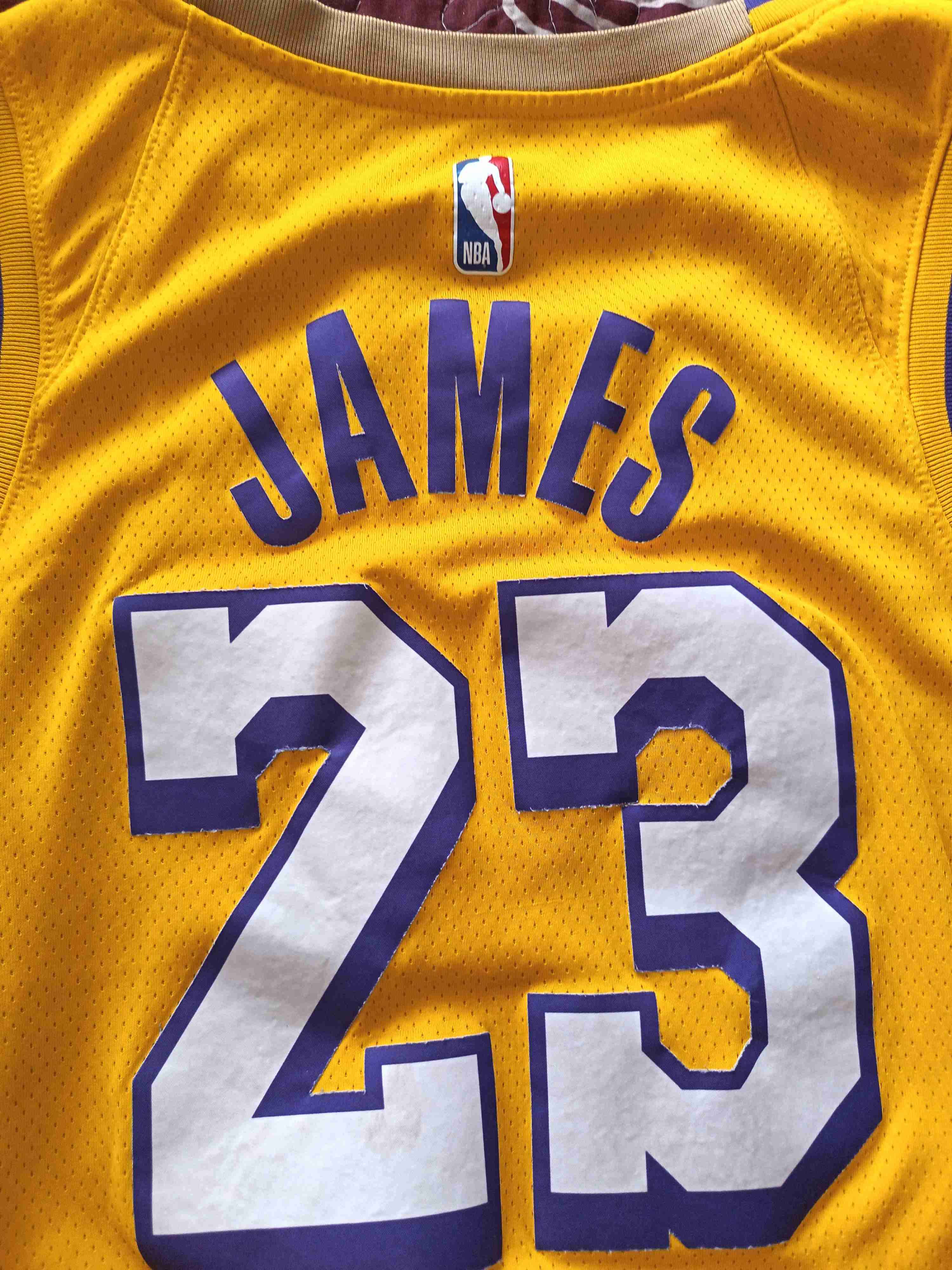 Camiseta Lakers amarilla #23 - miniatura 3