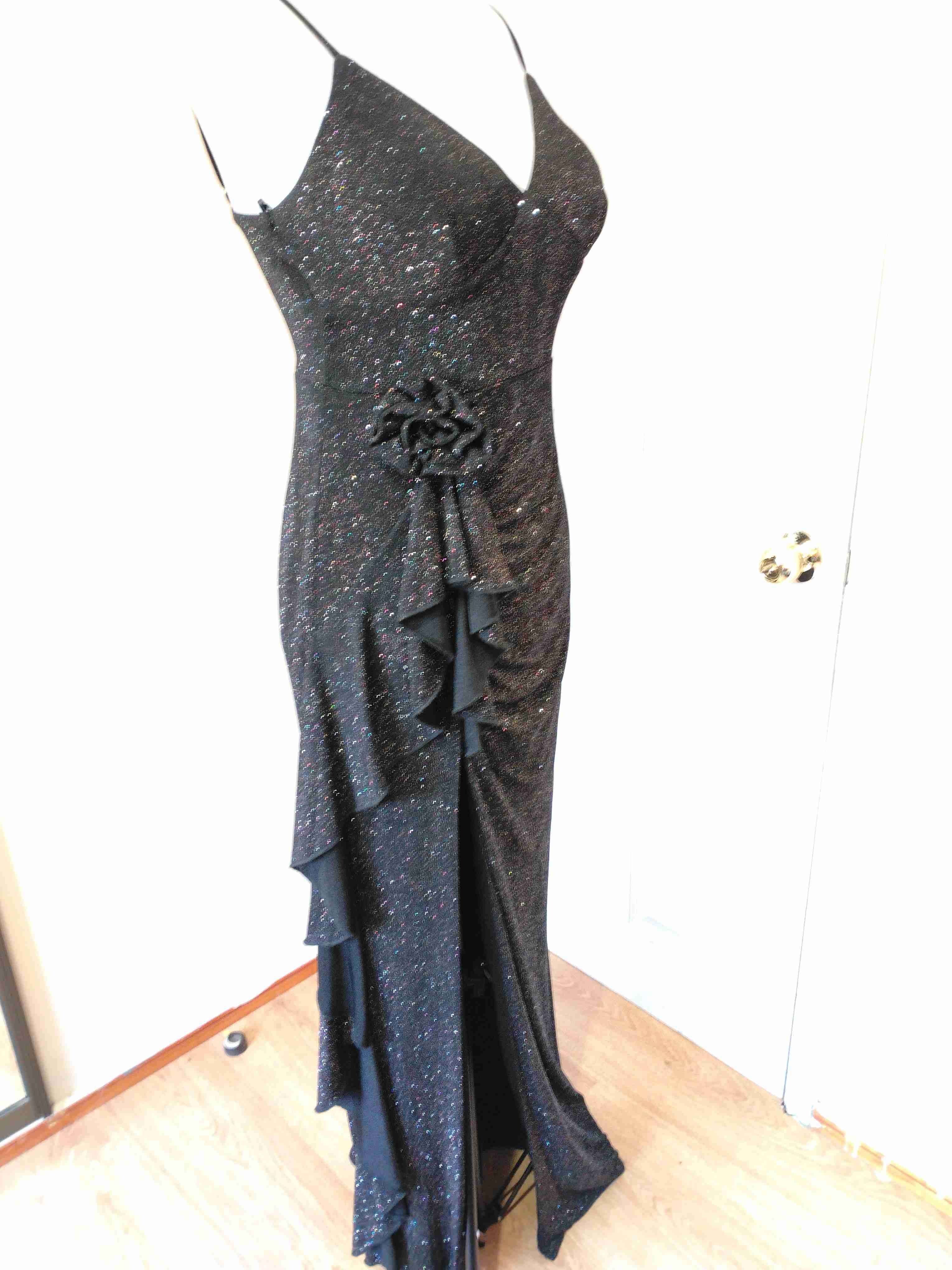 Vestido negro con brillo - miniatura 4
