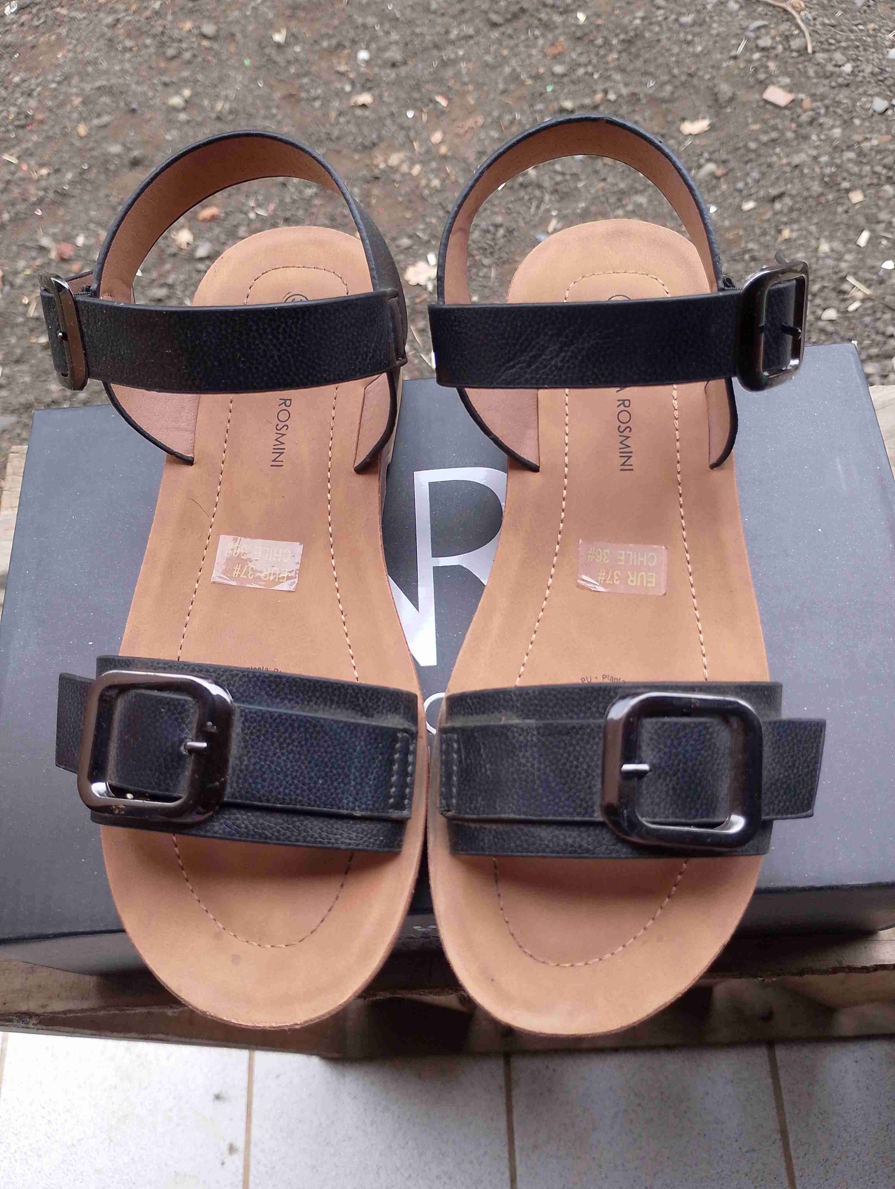 Sandalias negras con hebillas - miniatura 3