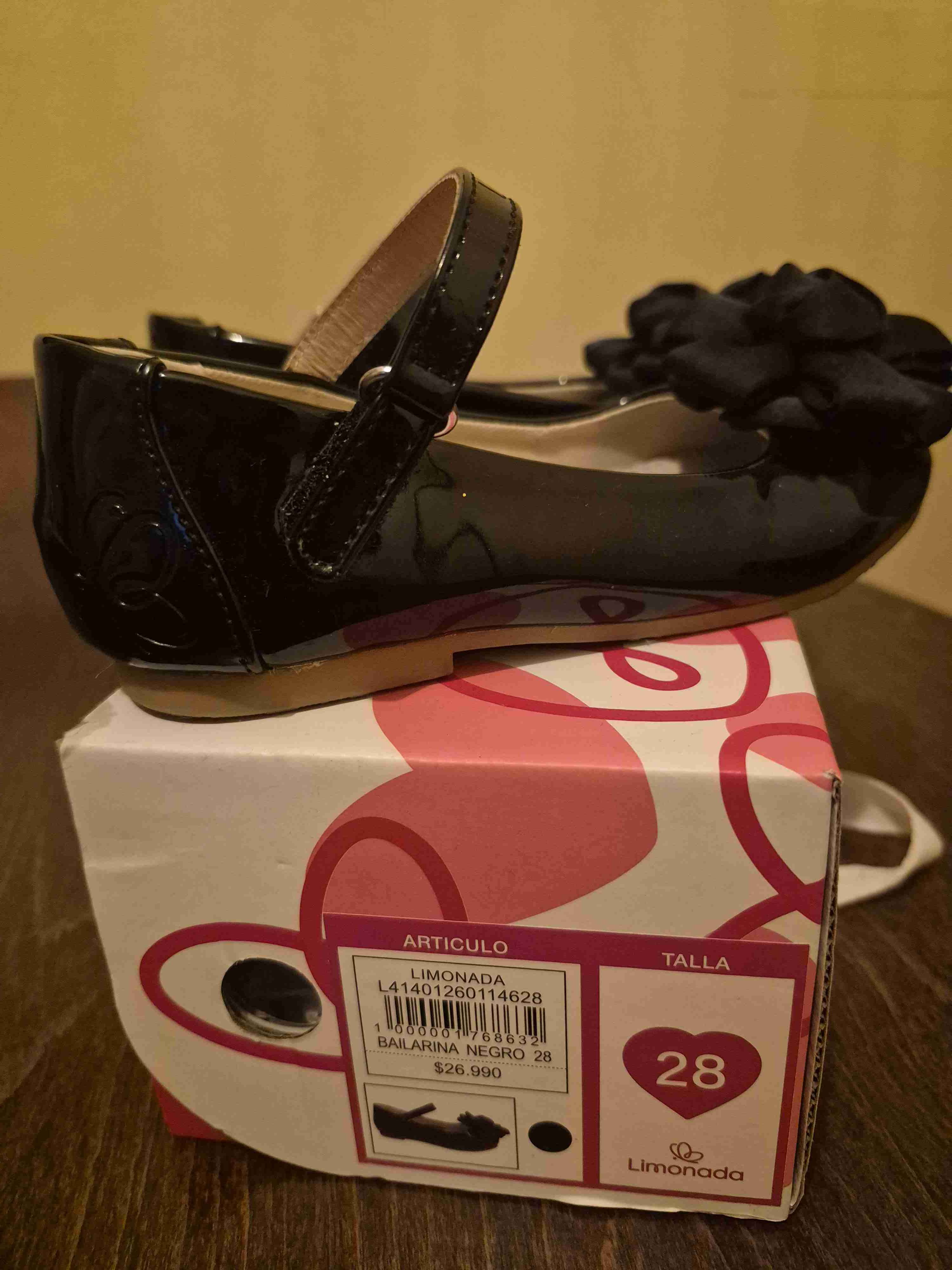 Botines dorados con corazón - miniatura 2