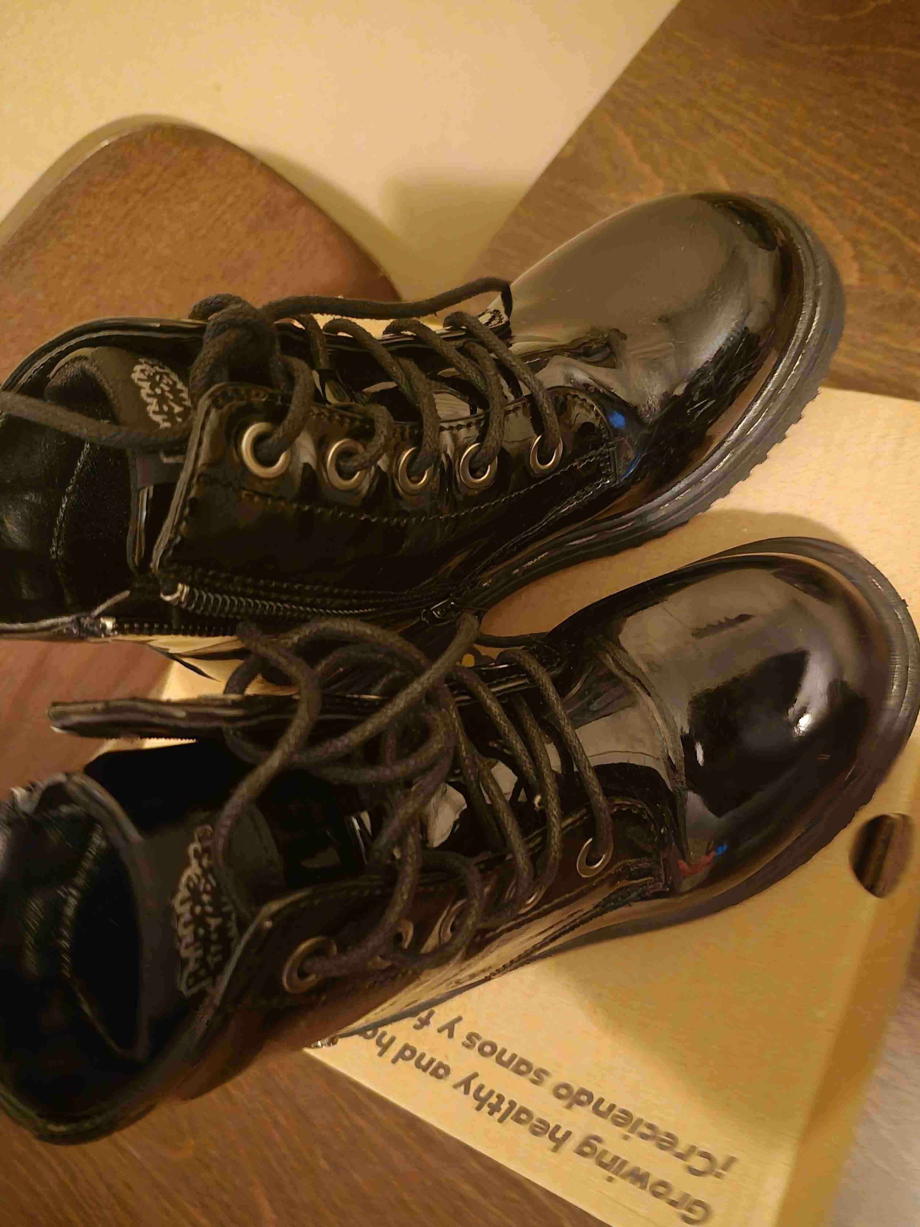 Botines dorados con corazón - miniatura 5