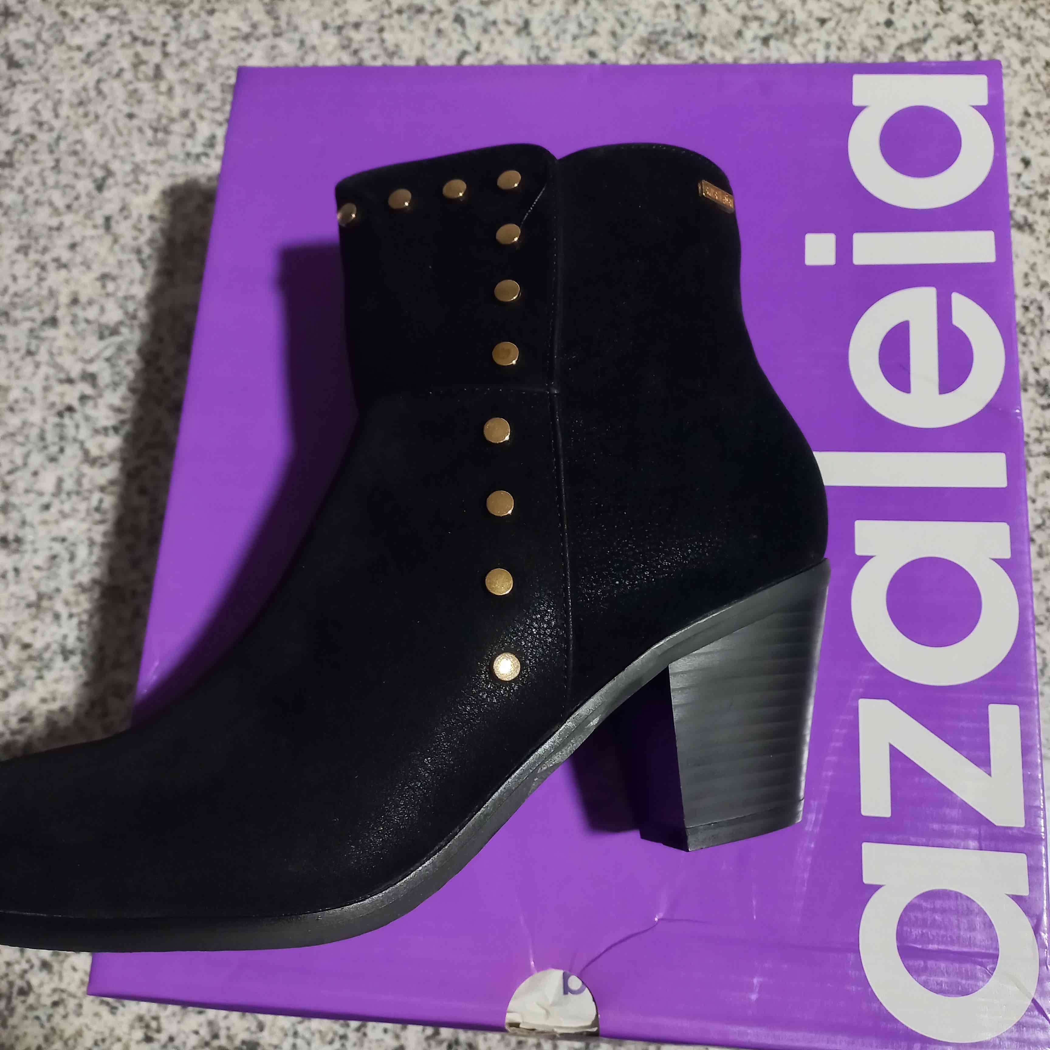 Botines negros con tachas - miniatura 1