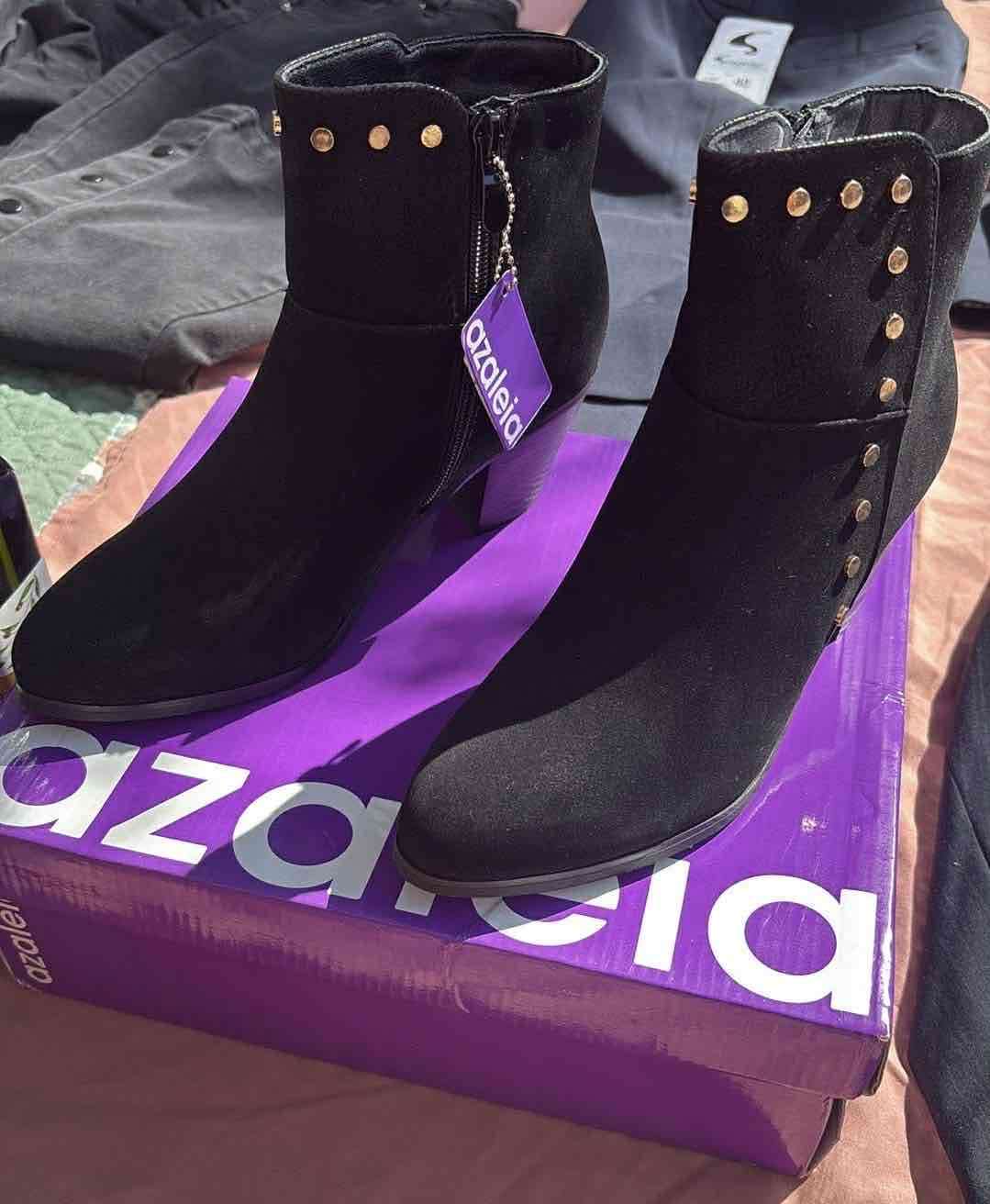 Botines negros con tachas - miniatura 3