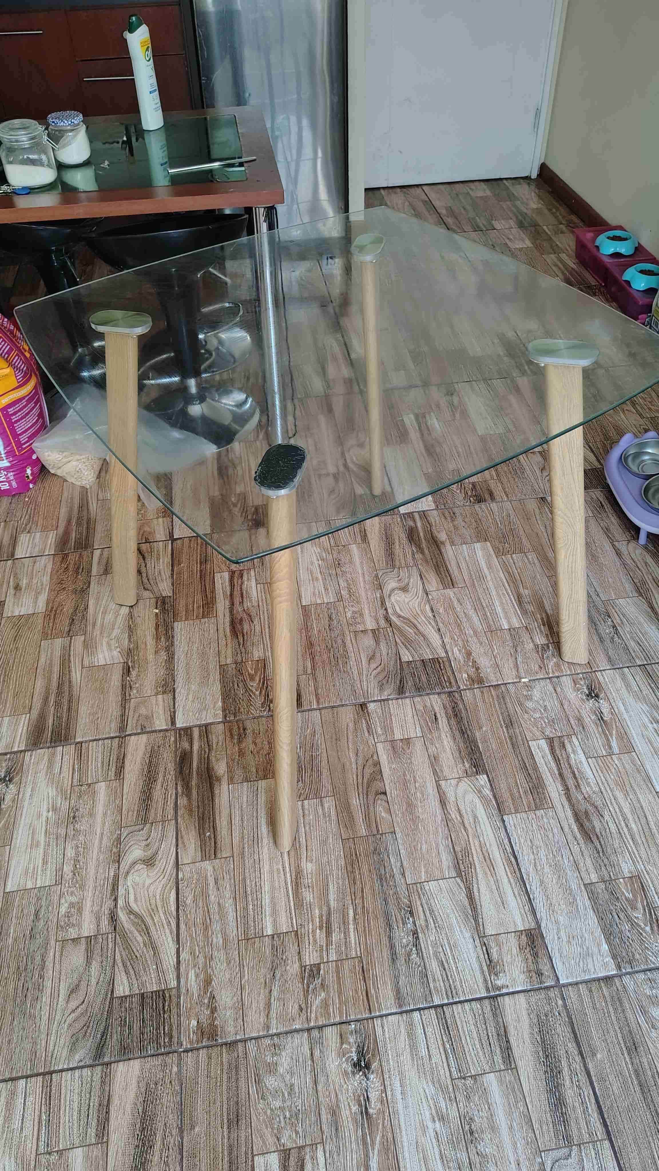 Mesa de comedor de vidrio - miniatura 1