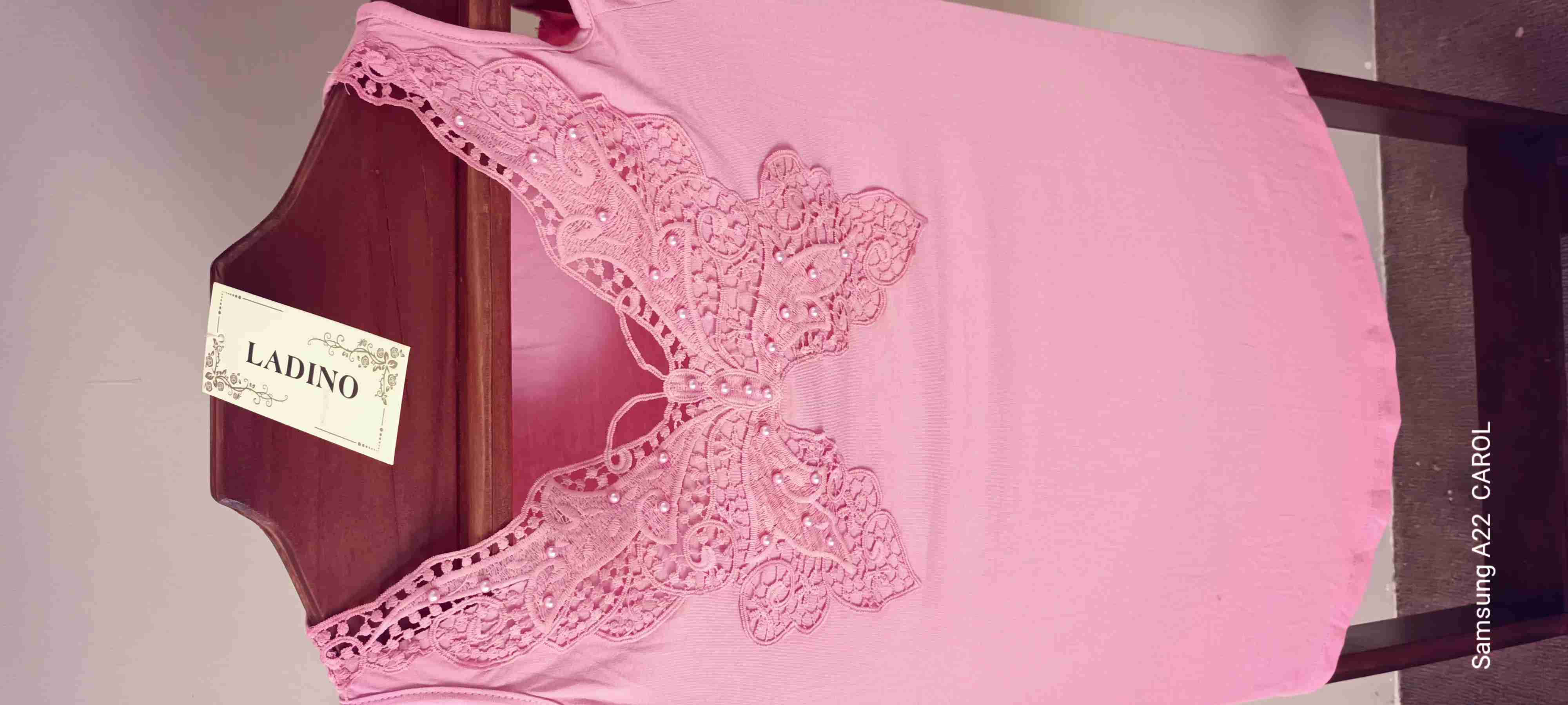 Polera rosa con encaje - miniatura 1