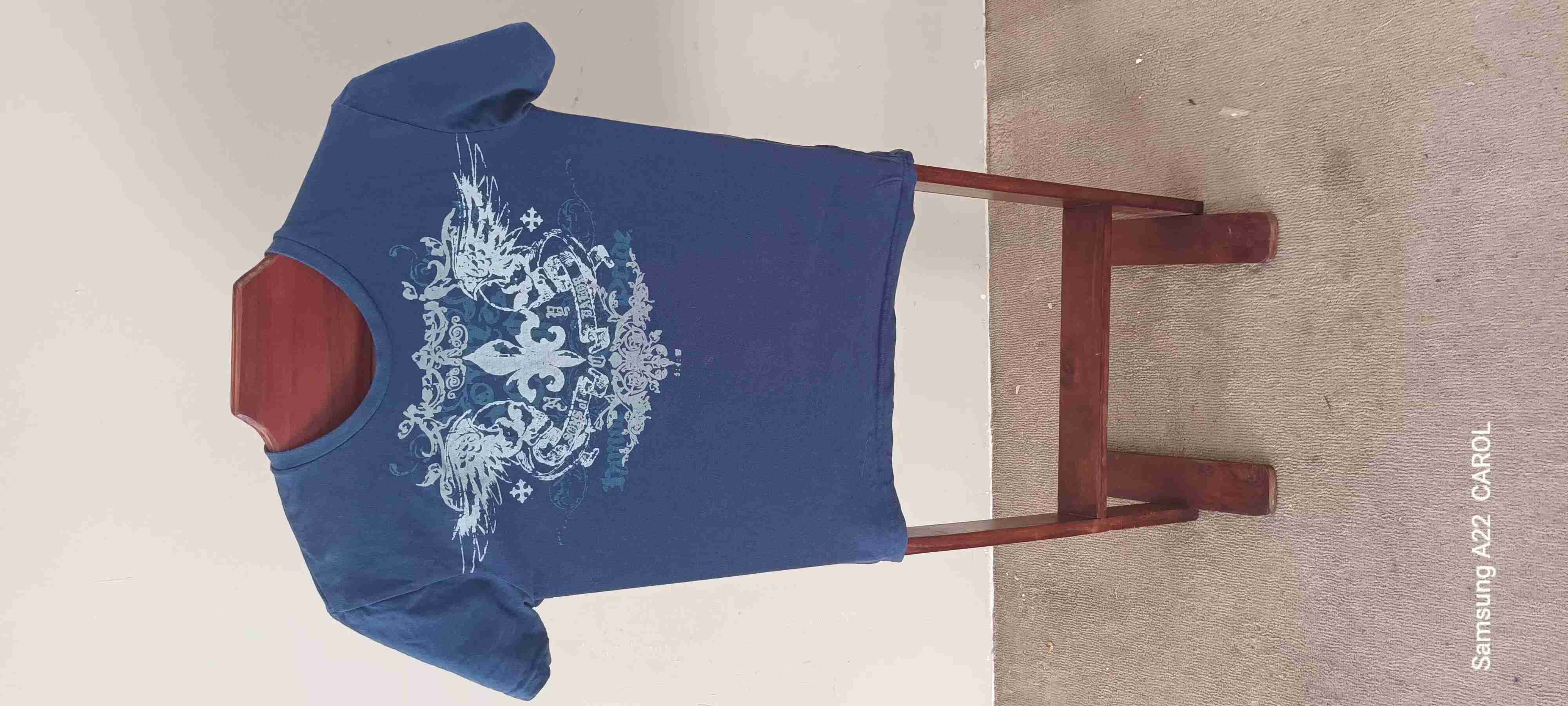 Polera azul con estampado - miniatura 2