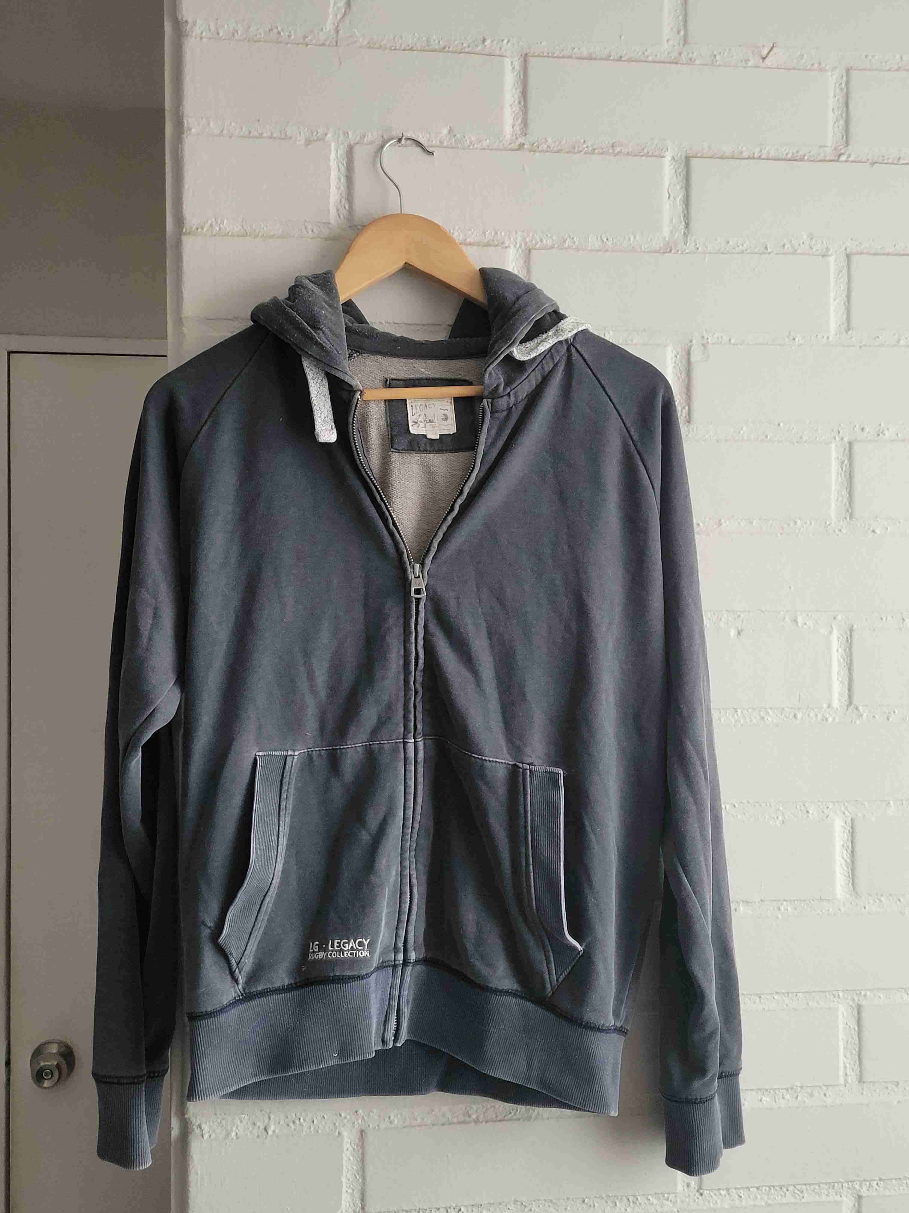 Polerón azul con capucha y cierre - miniatura 2