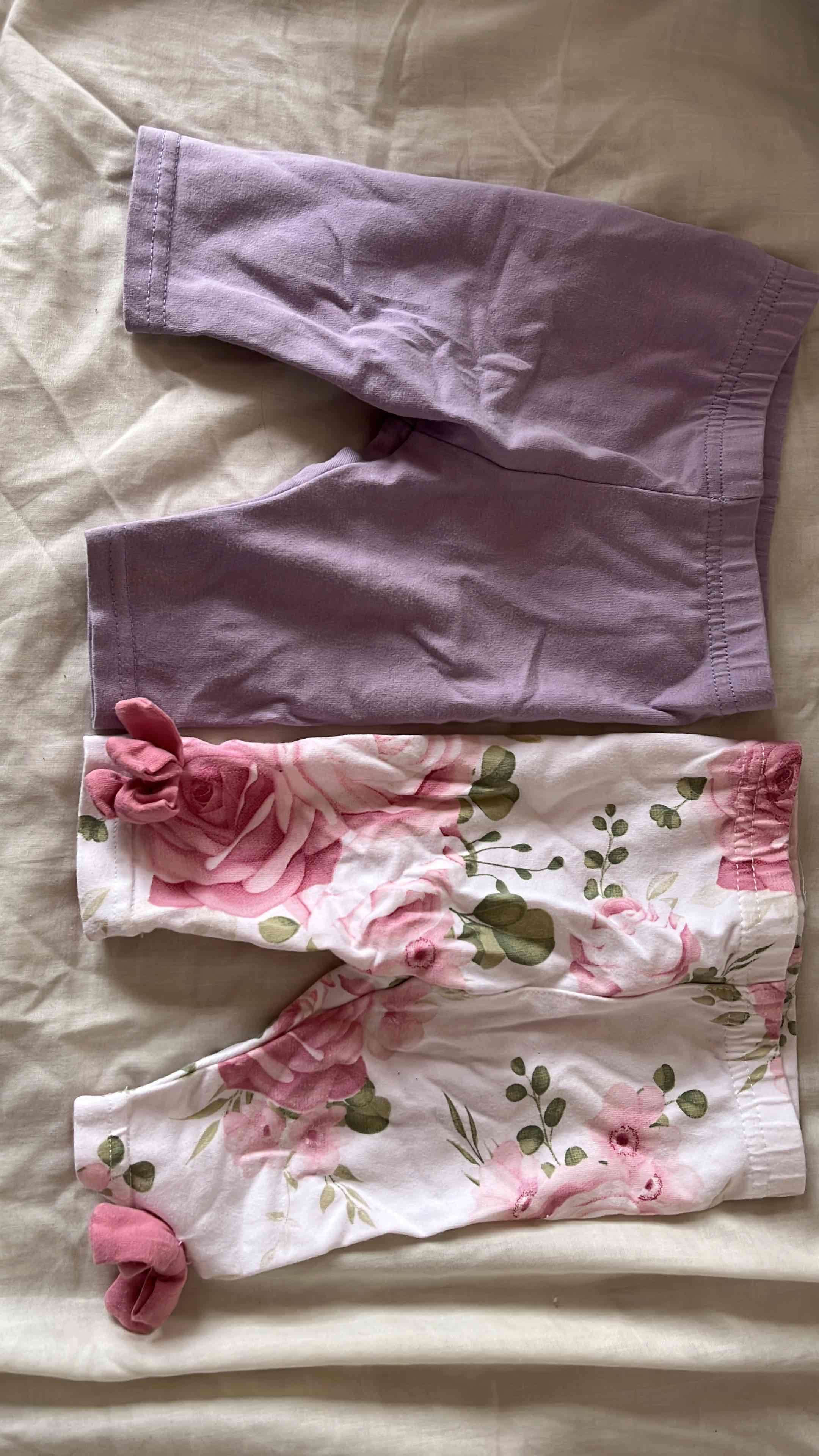 Pantalones bebé estampados y lisos