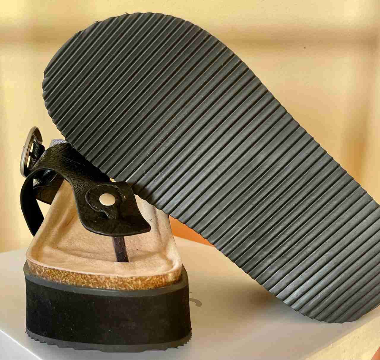 Sandalias negras con plataforma - miniatura 4