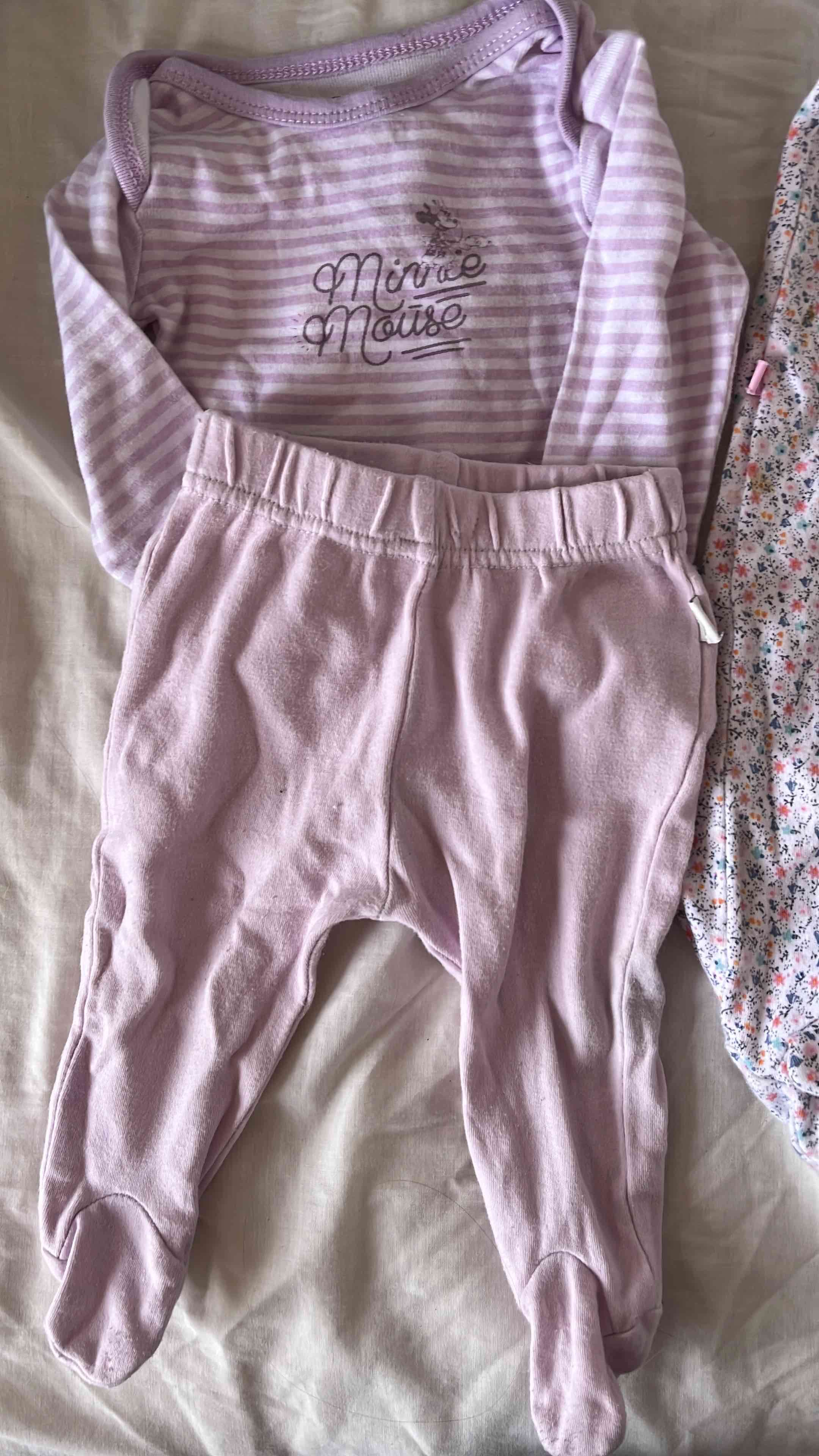 Conjunto bebé Minnie Mouse lila