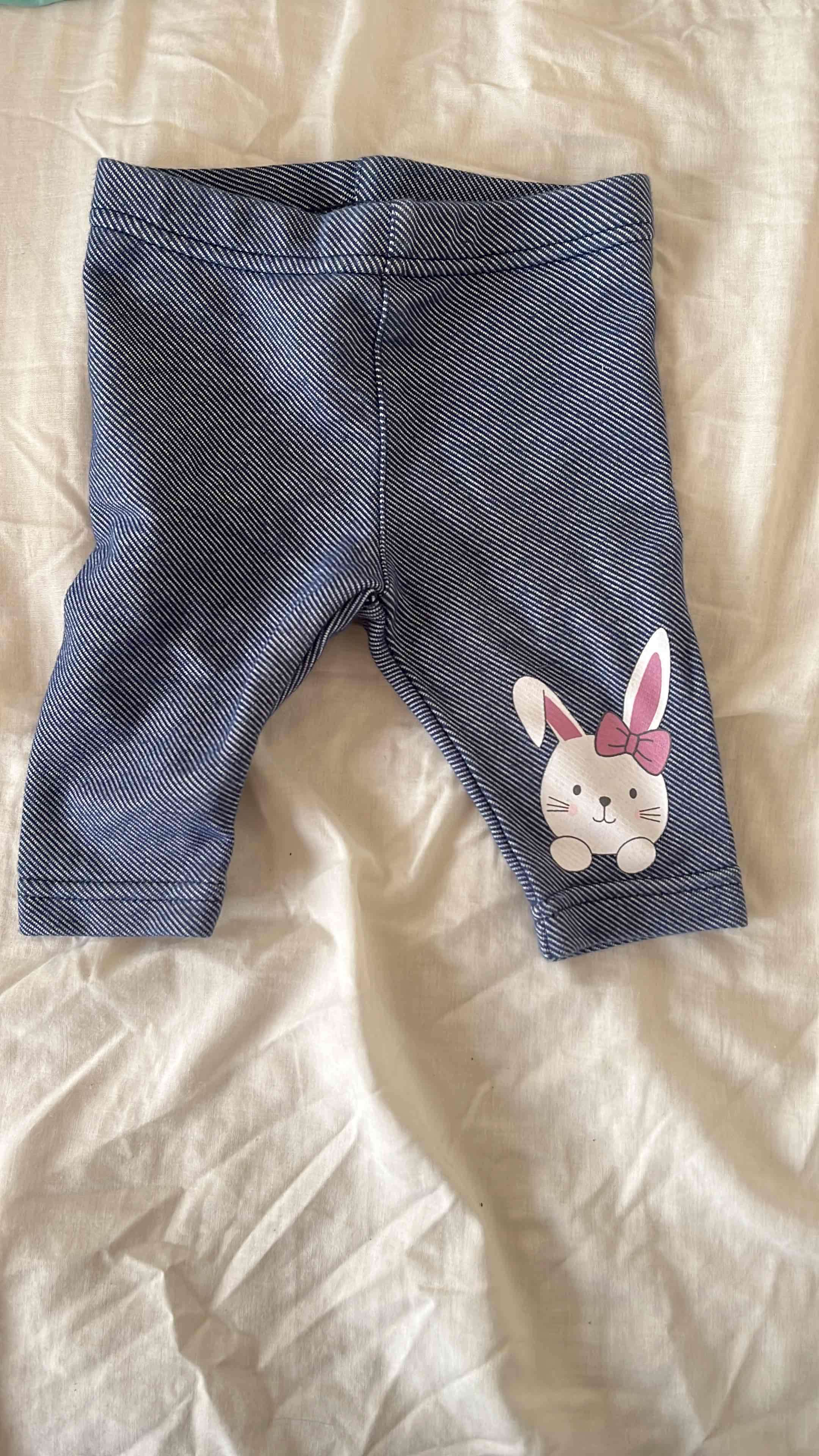 Leggings infantiles con diseño de conejo