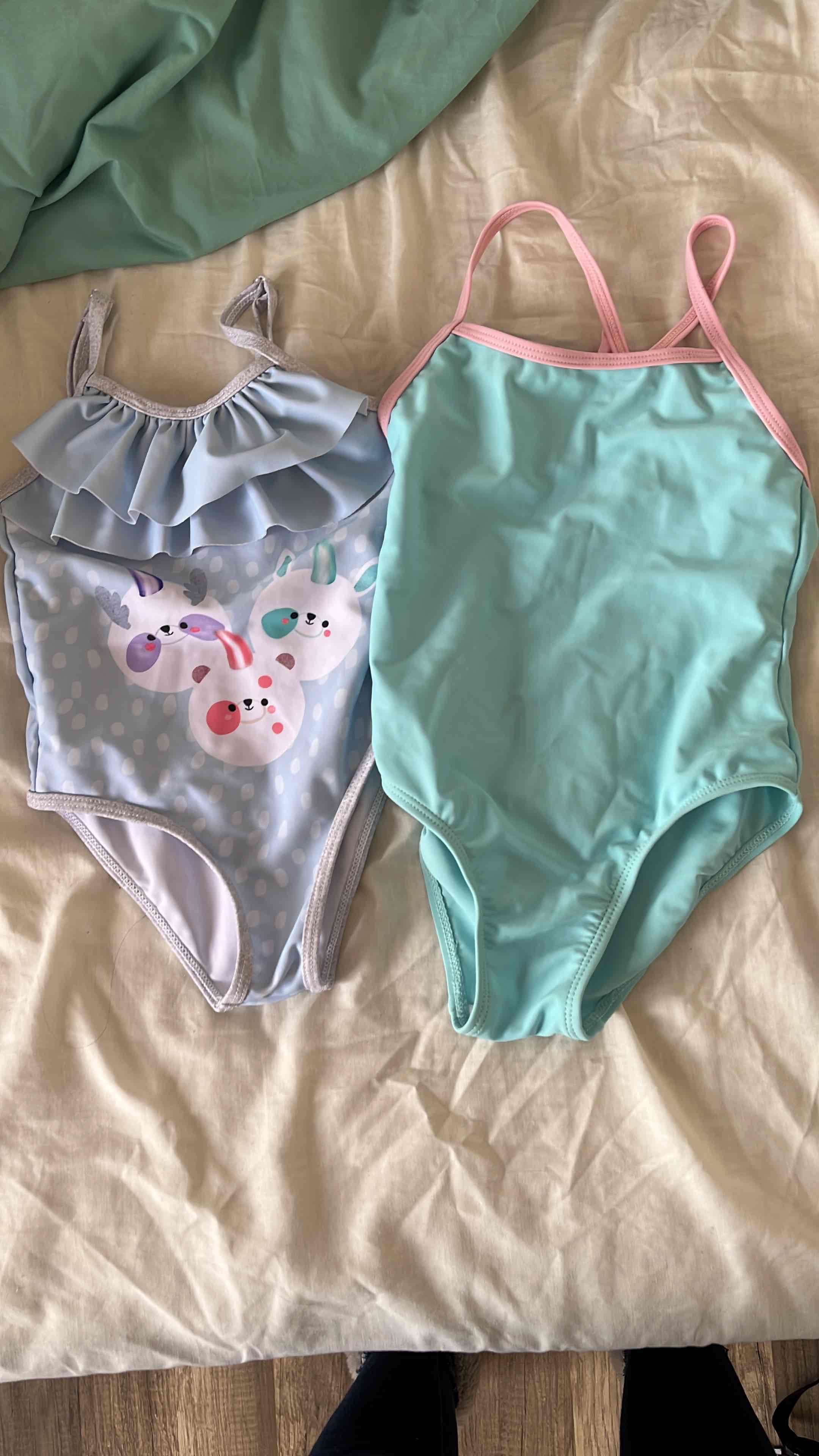 Trajes de baño infantiles coloridos