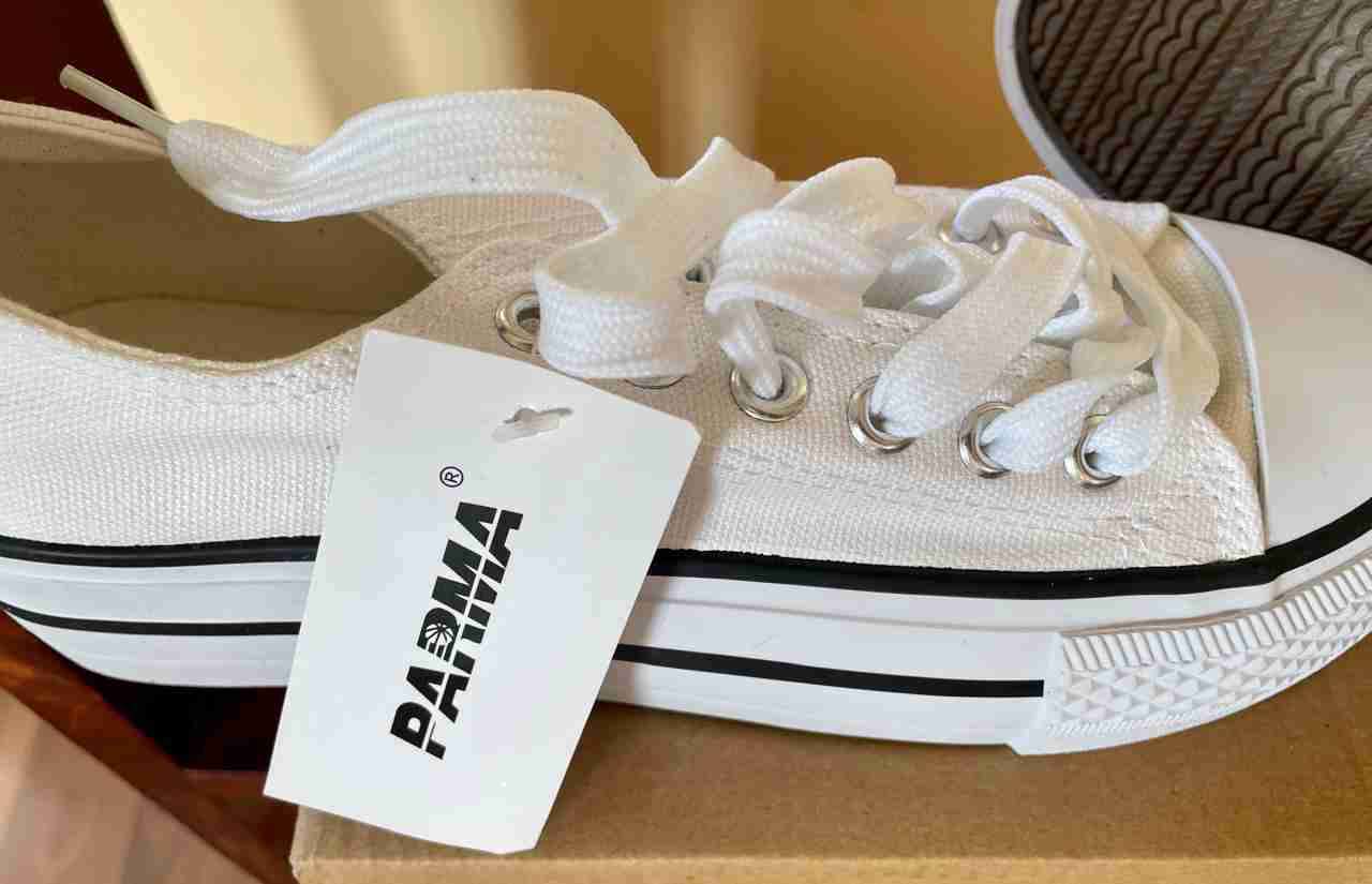 Zapatillas blancas deportivas - miniatura 2