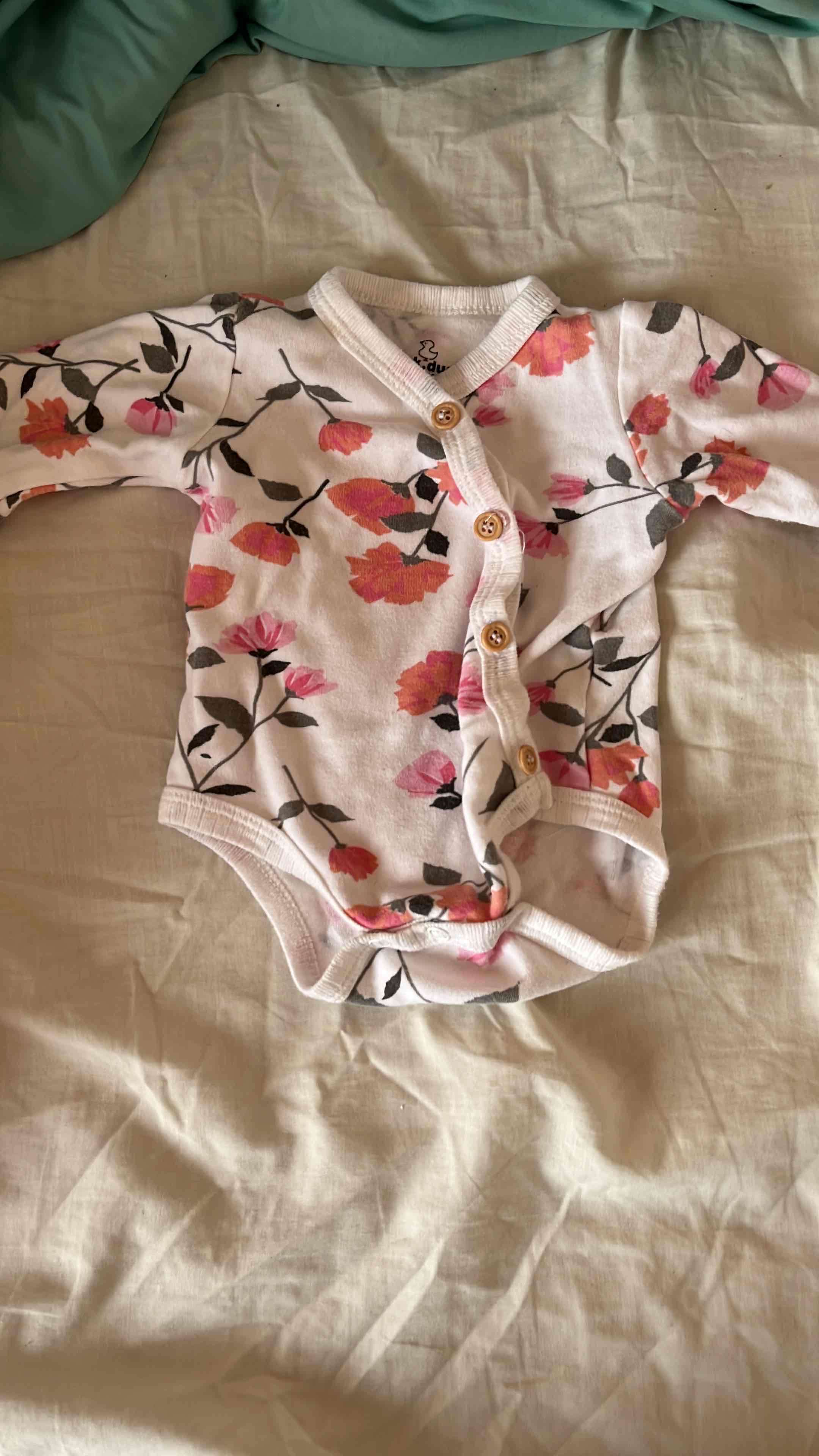 Body de bebé con flores