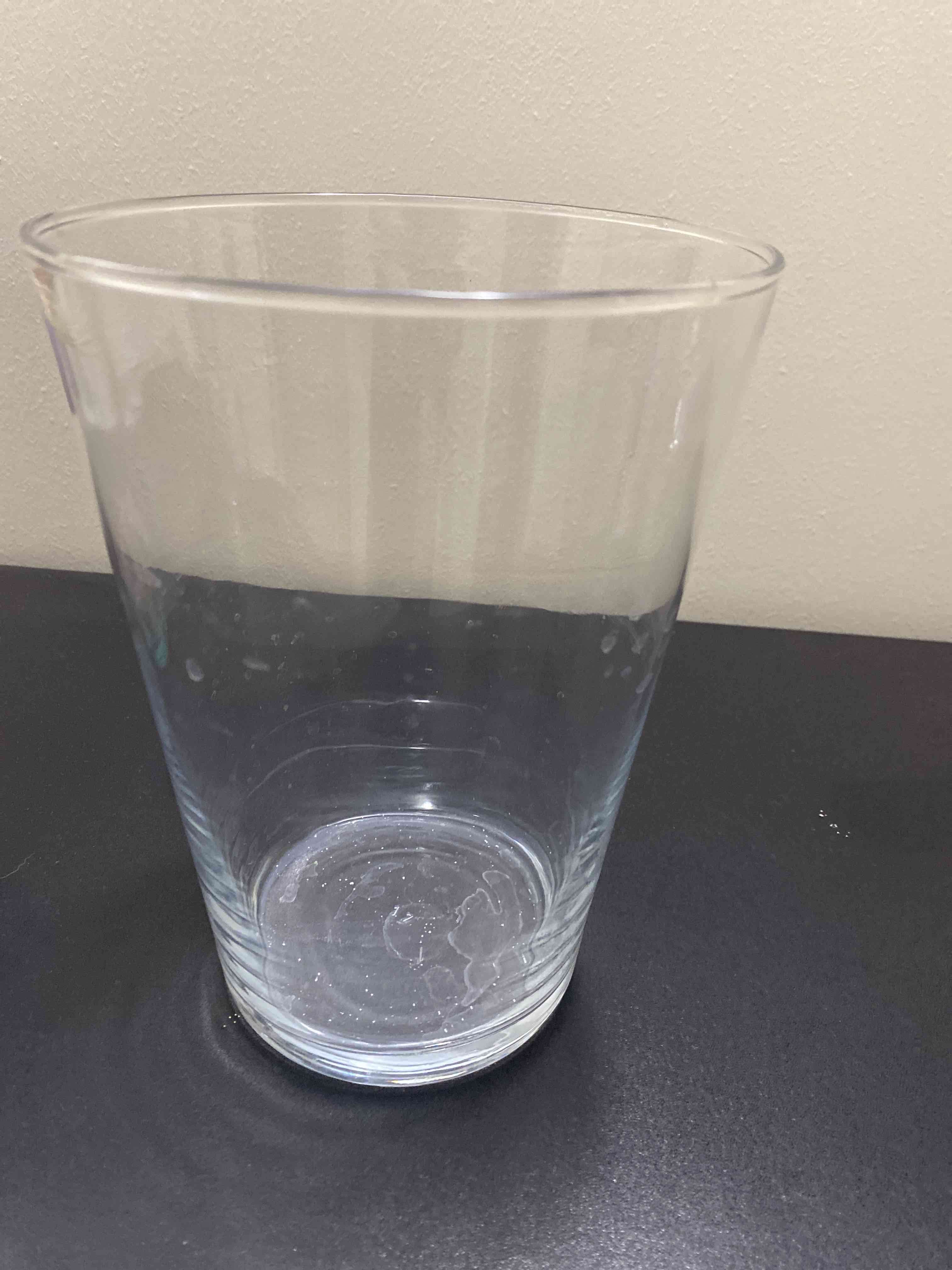 Vaso de vidrio transparente