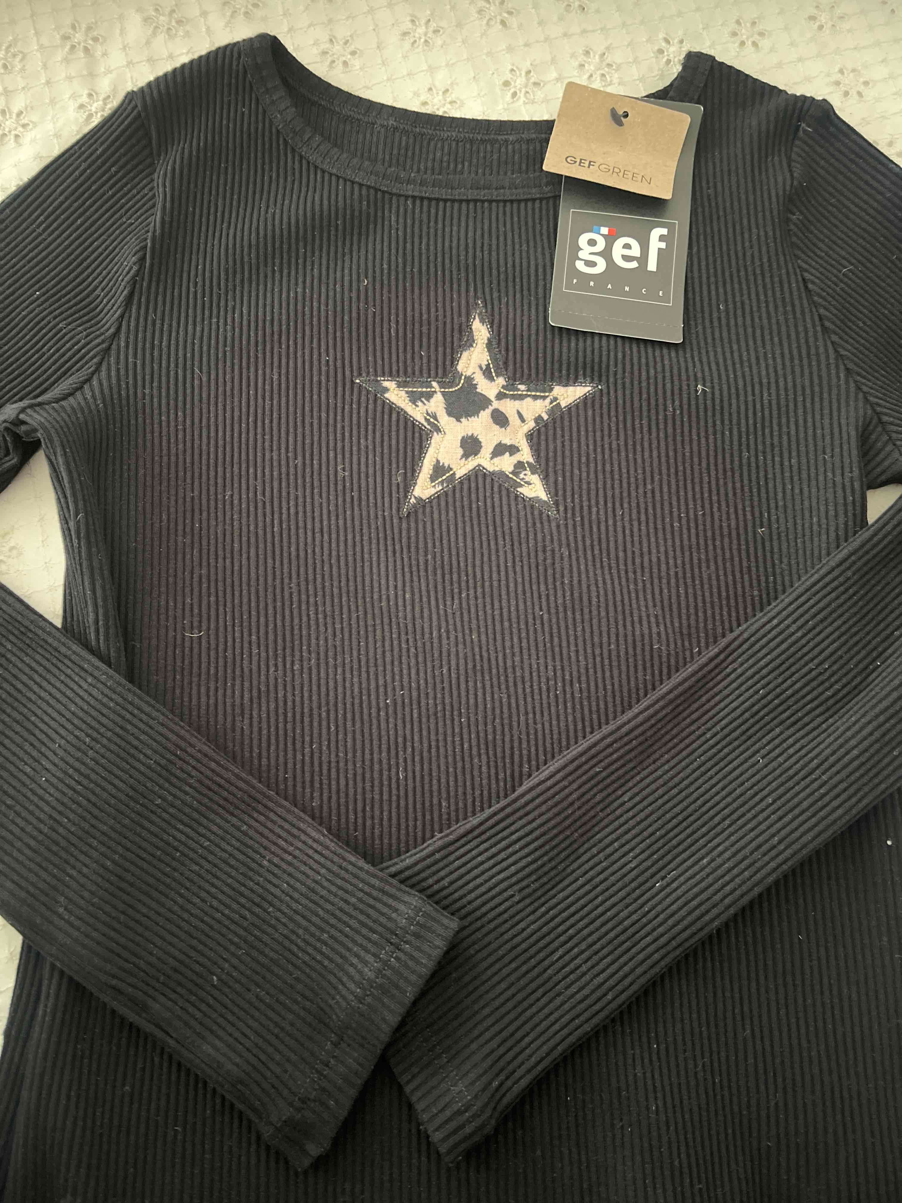 Polera negra con estrella 12 - miniatura 2
