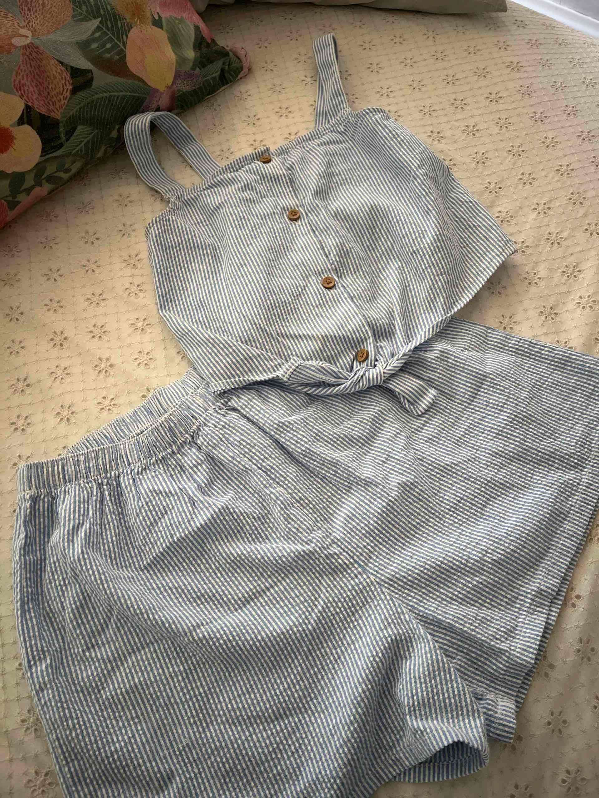 Conjunto rayado blusa y shorts talla 10 - miniatura 1