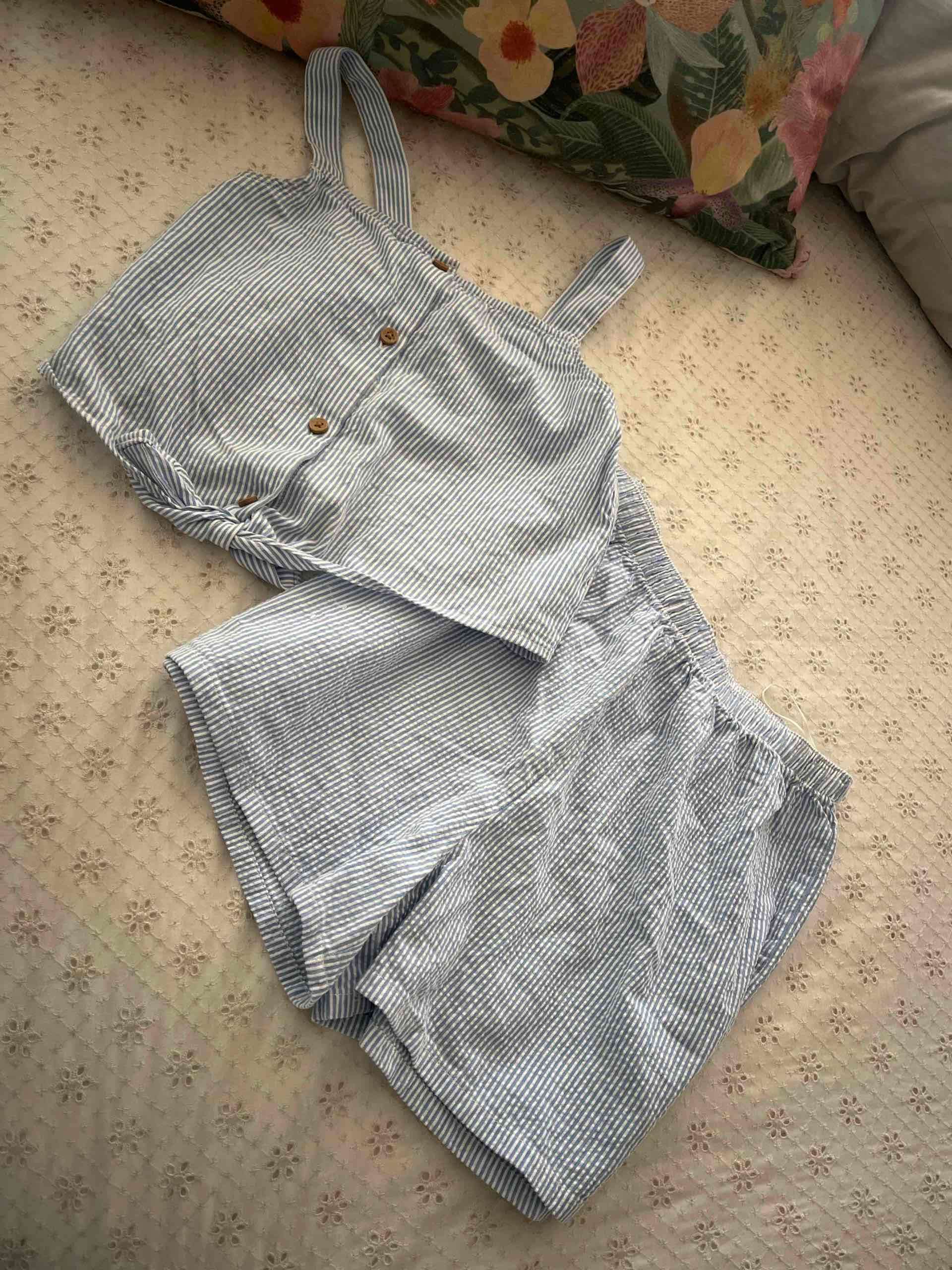 Conjunto rayado blusa y shorts talla 10 - miniatura 2