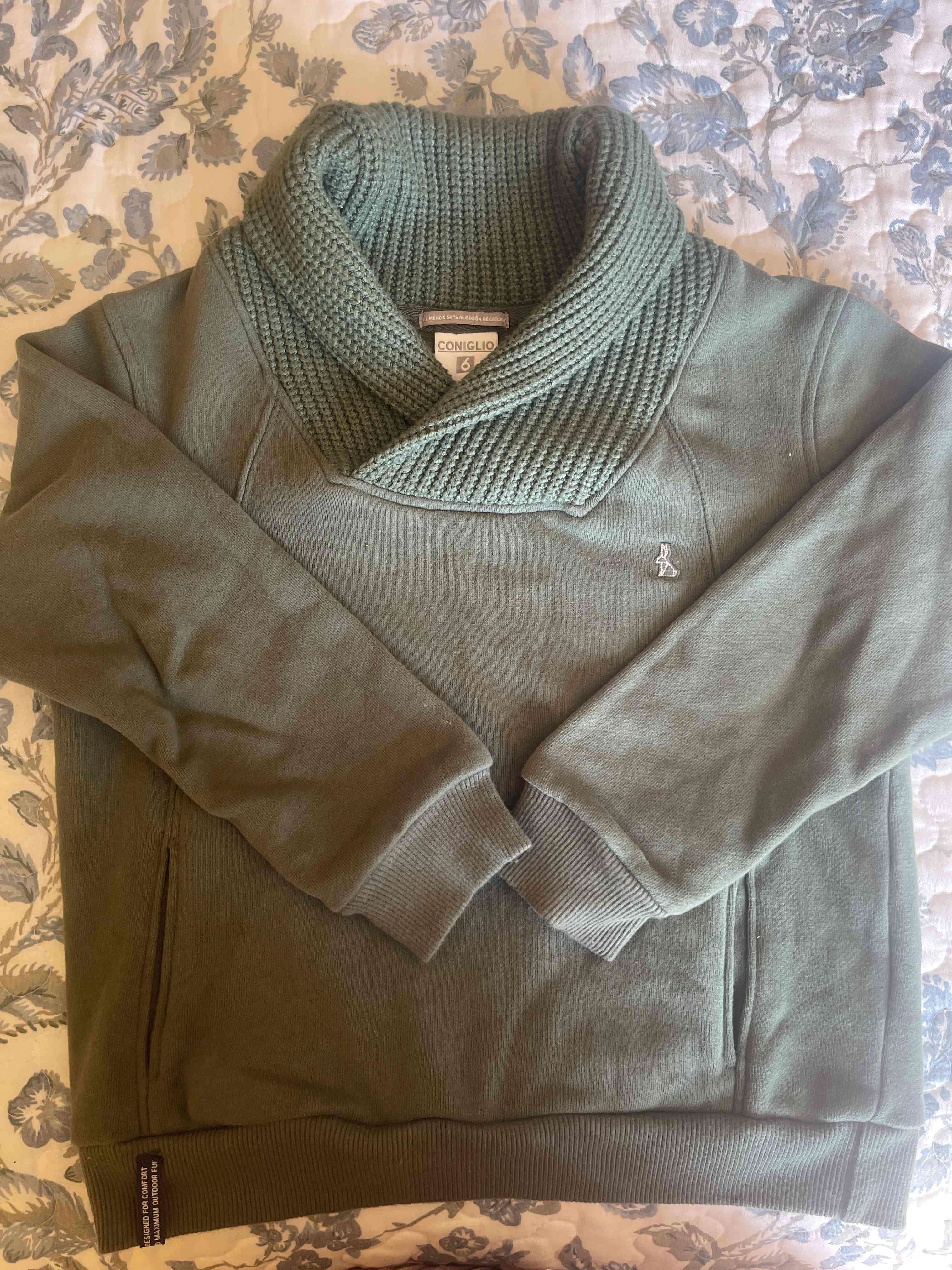 Suéter verde cuello alto - miniatura 1