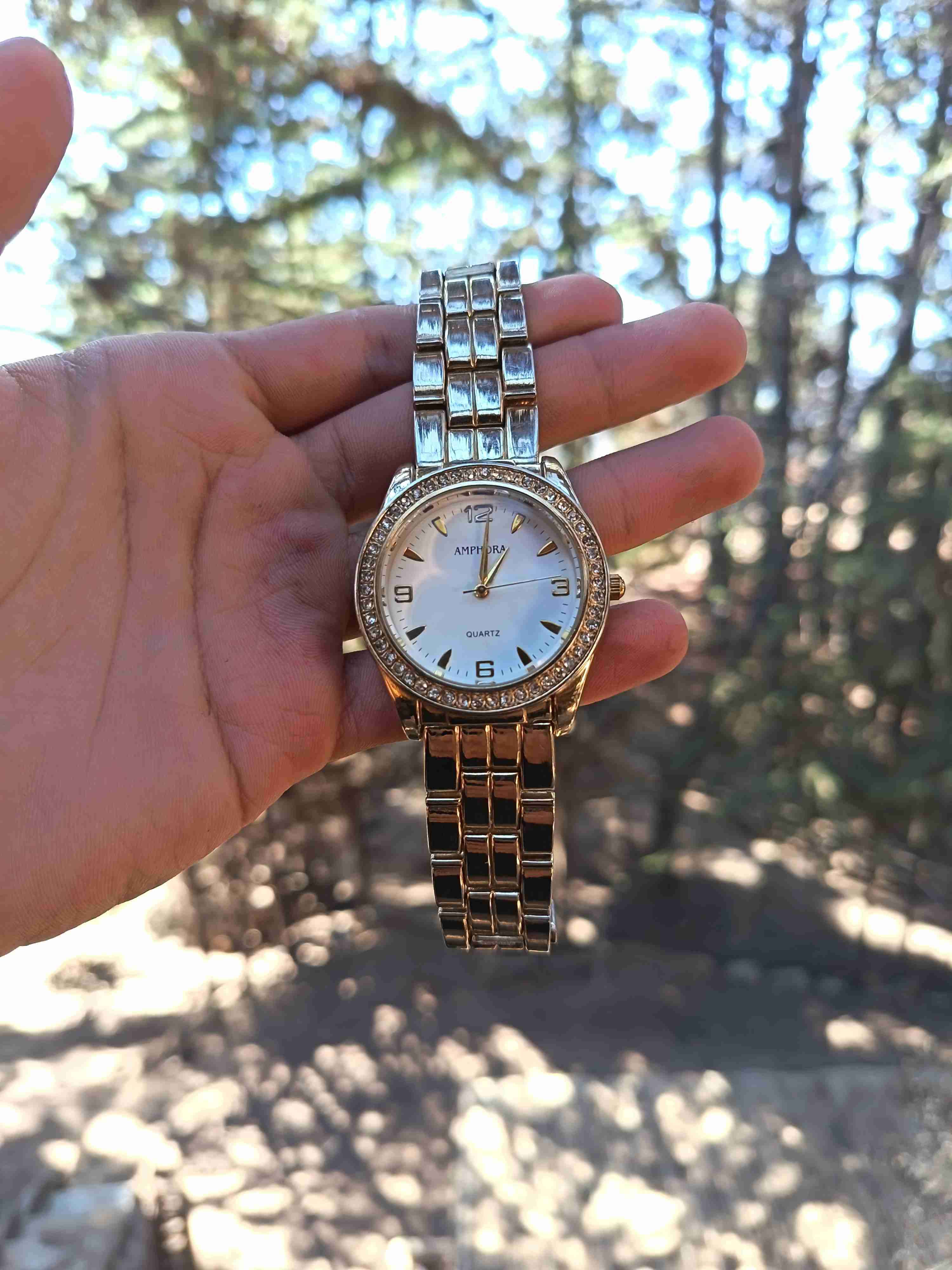 Reloj dorado de pulsera