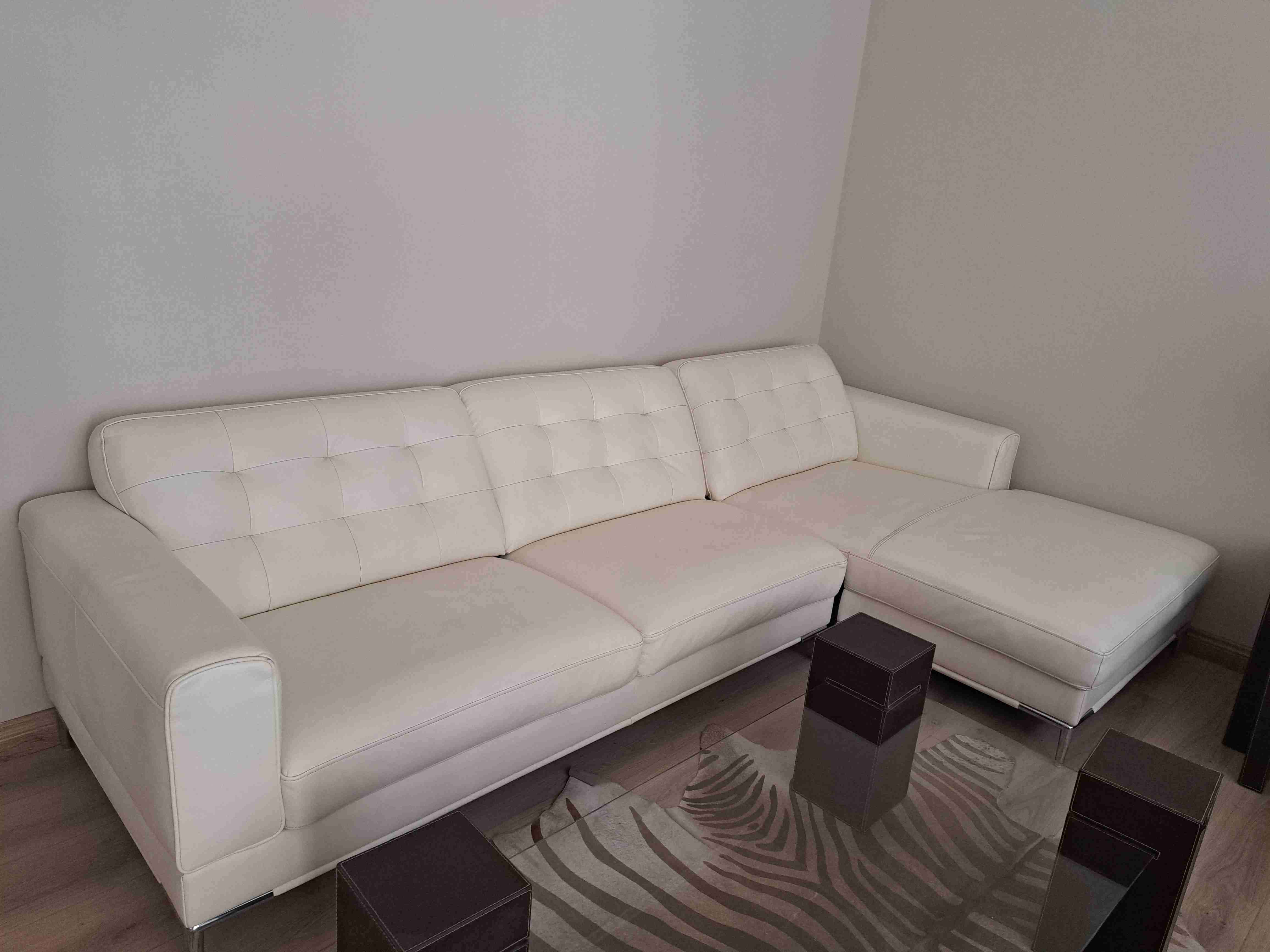 Sofá seccional de cuero blanco - miniatura 1