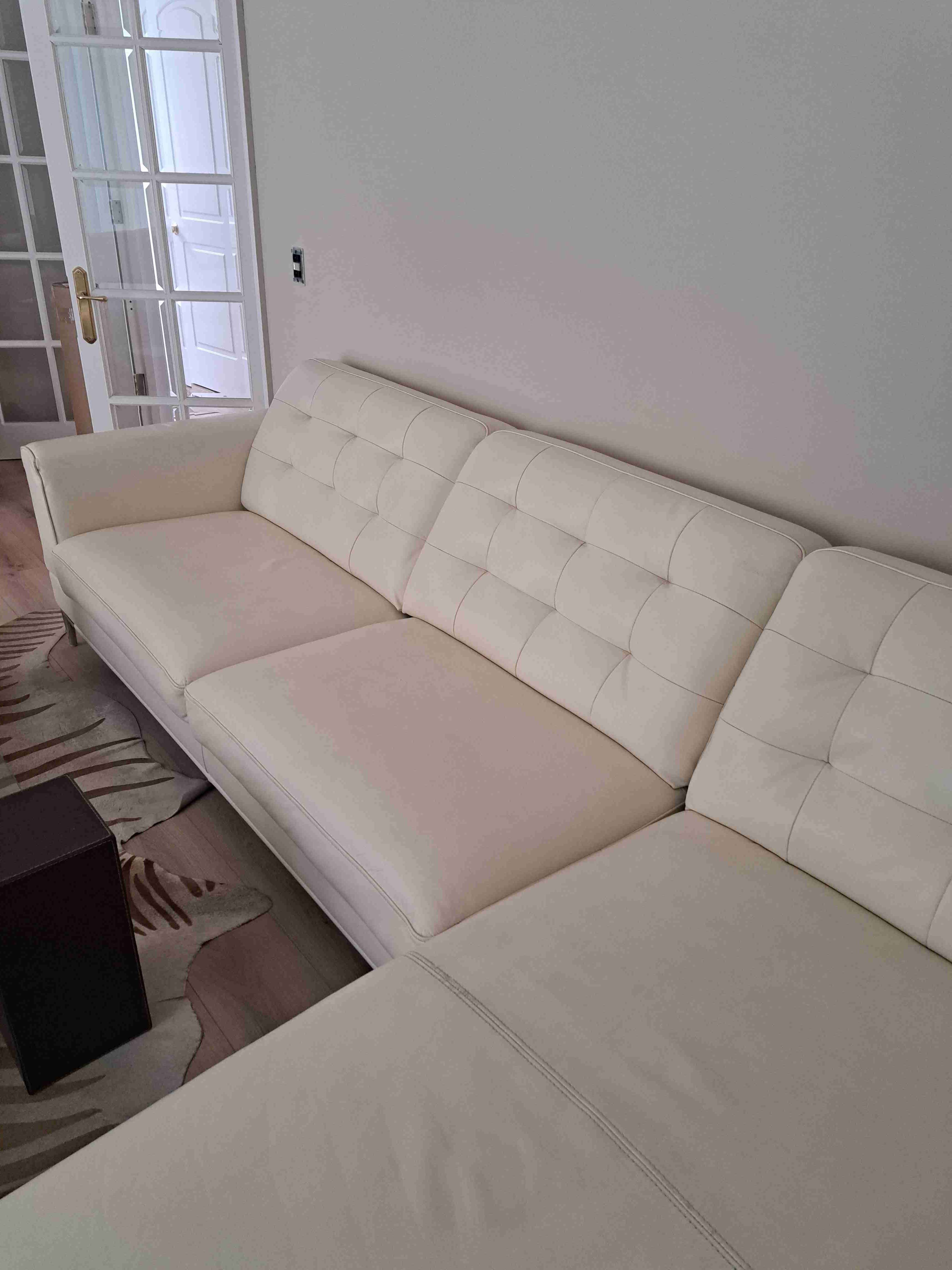 Sofá seccional de cuero blanco - miniatura 3