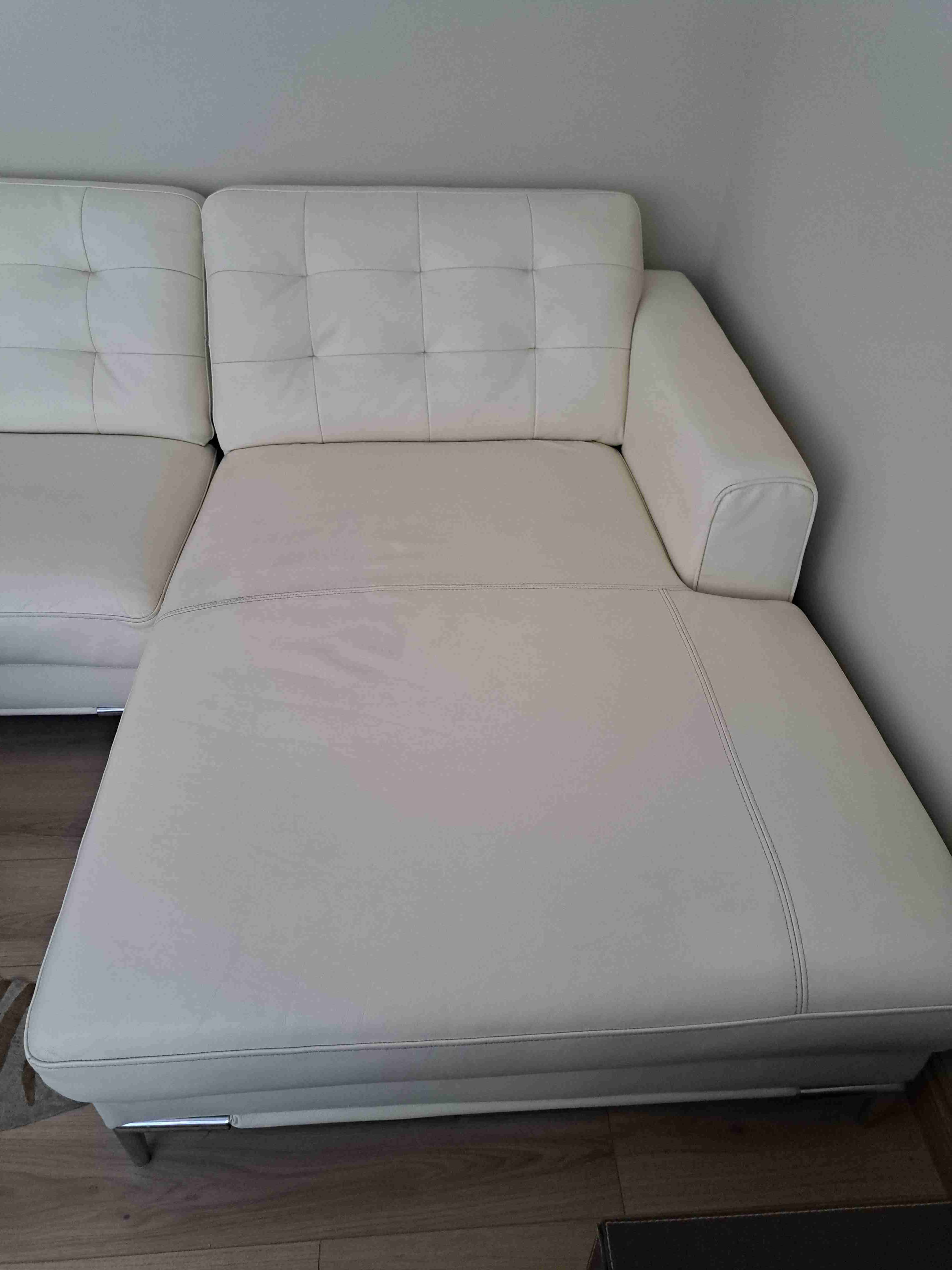 Sofá seccional de cuero blanco - miniatura 4