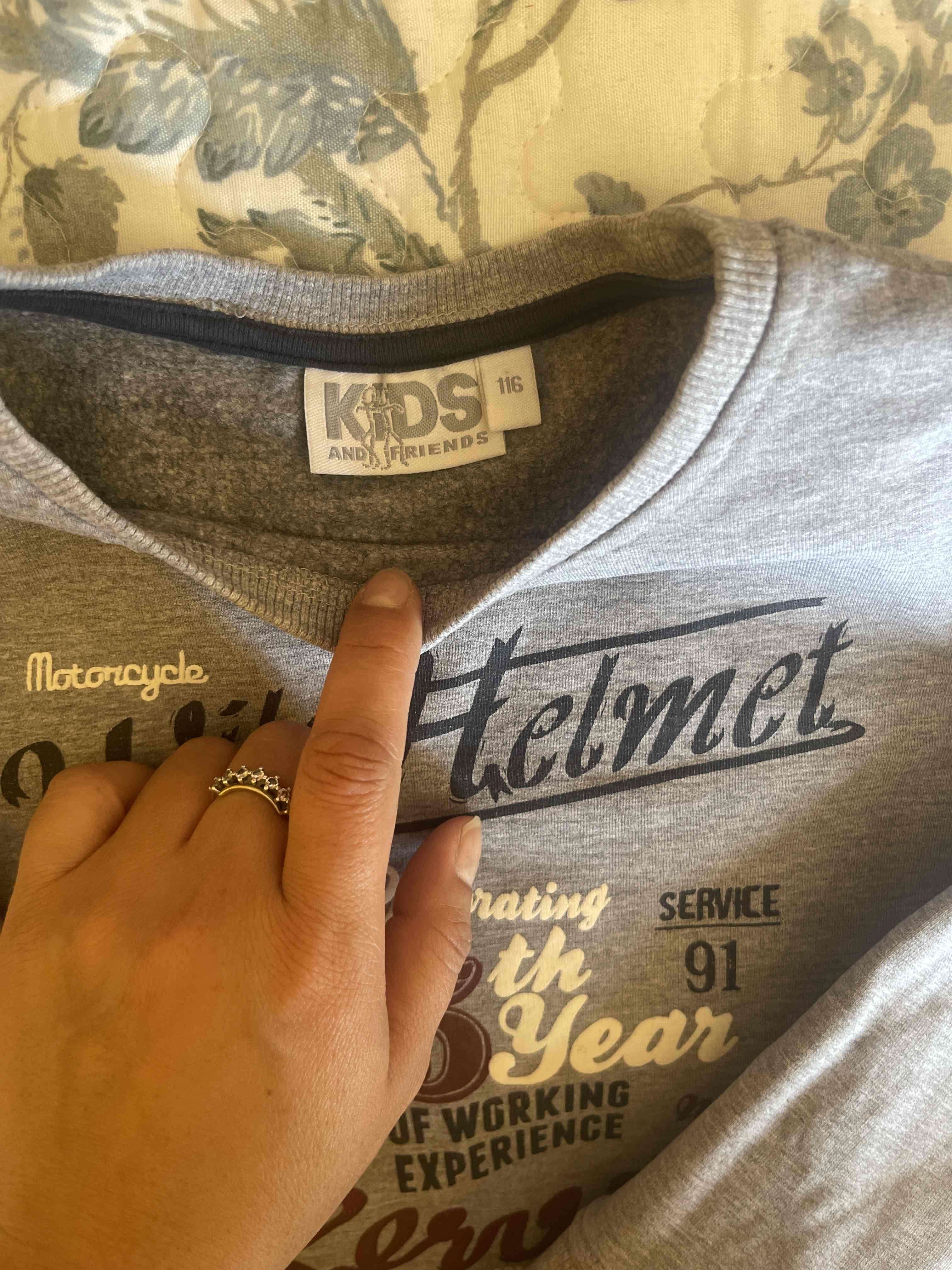 Polerón gris con estampado y azul - miniatura 2