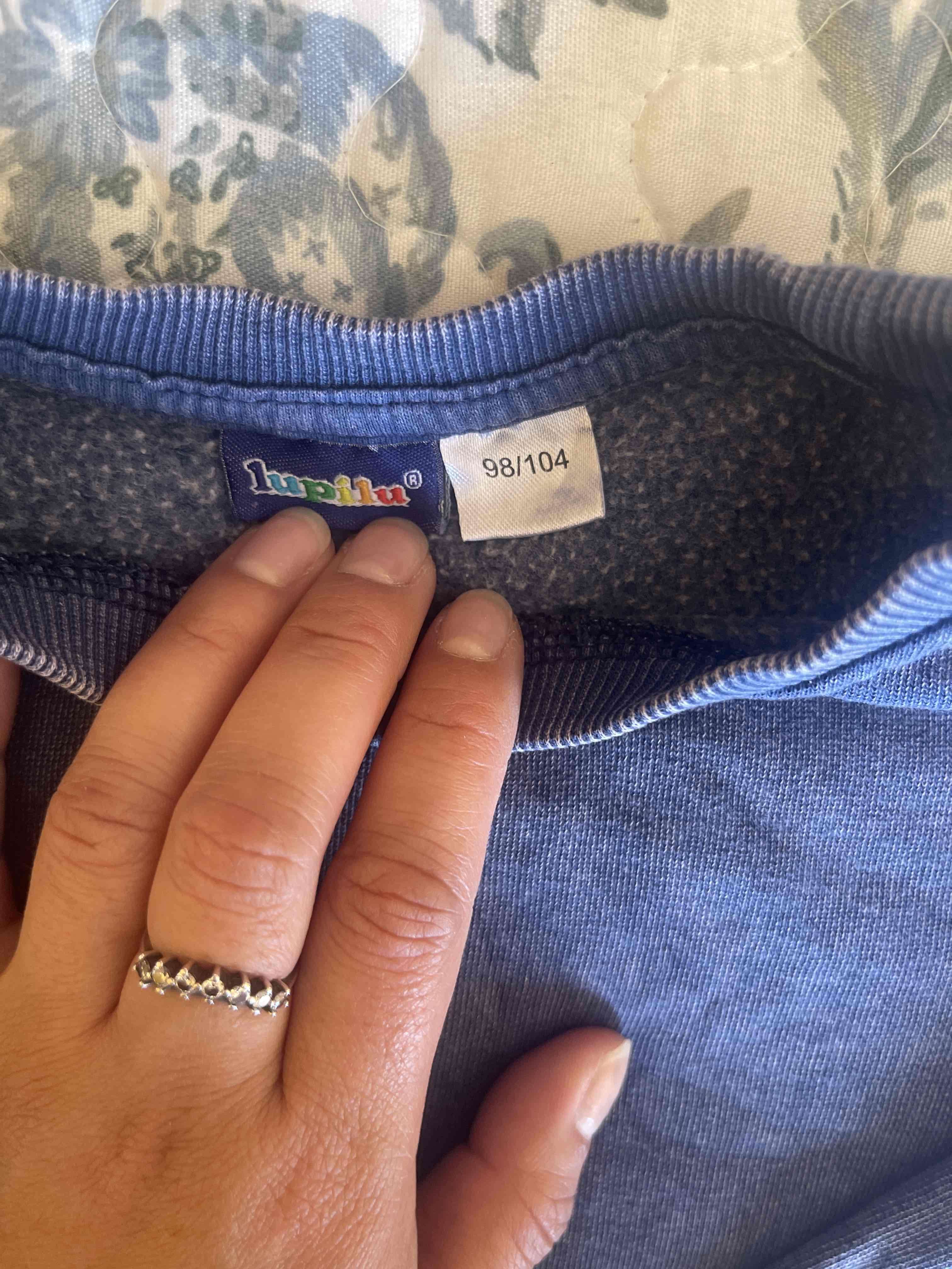 Polerón gris con estampado y azul - miniatura 4