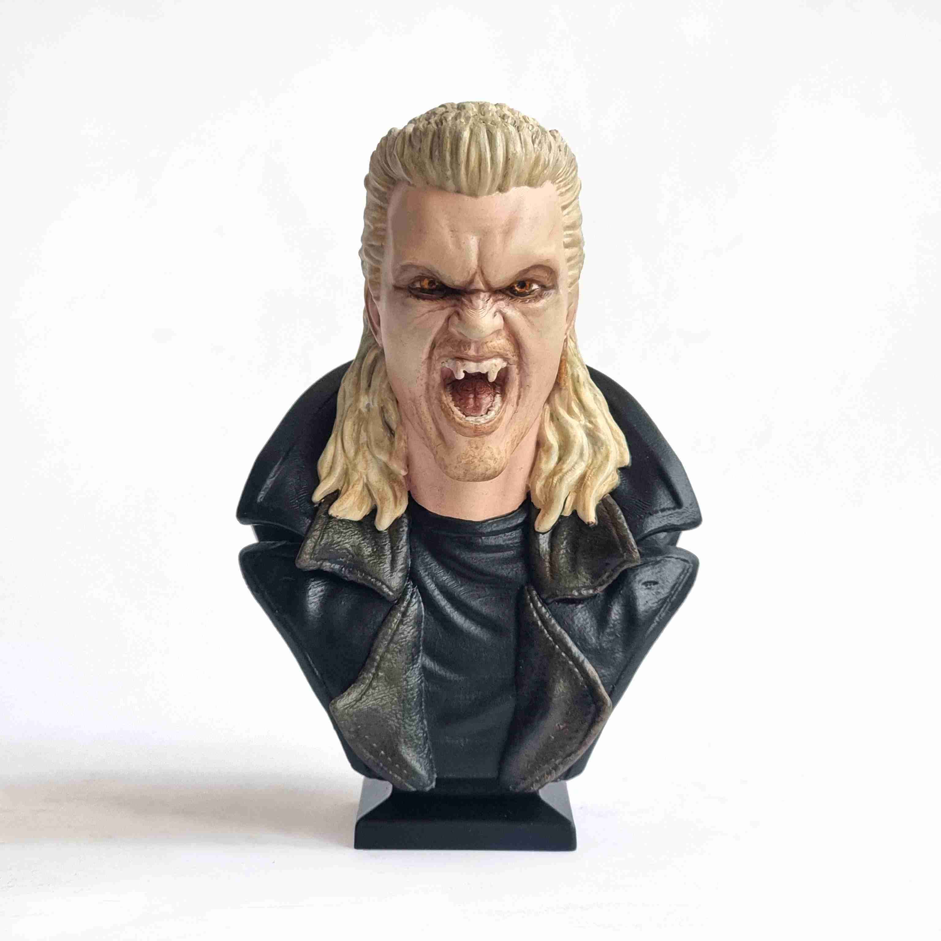 Busto de Kiefer Sutherland en Lost Boys - miniatura 2