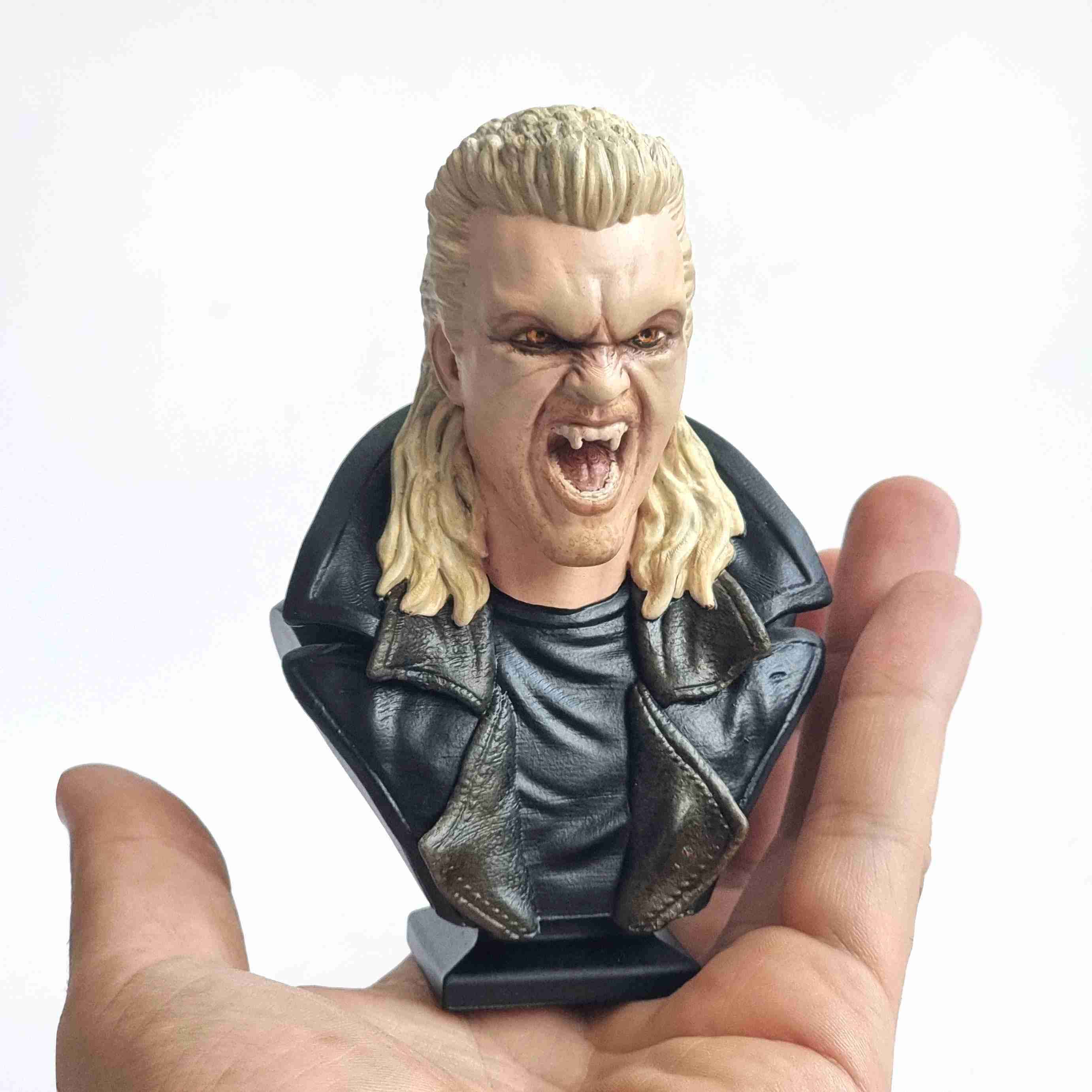 Busto de Kiefer Sutherland en Lost Boys - miniatura 5