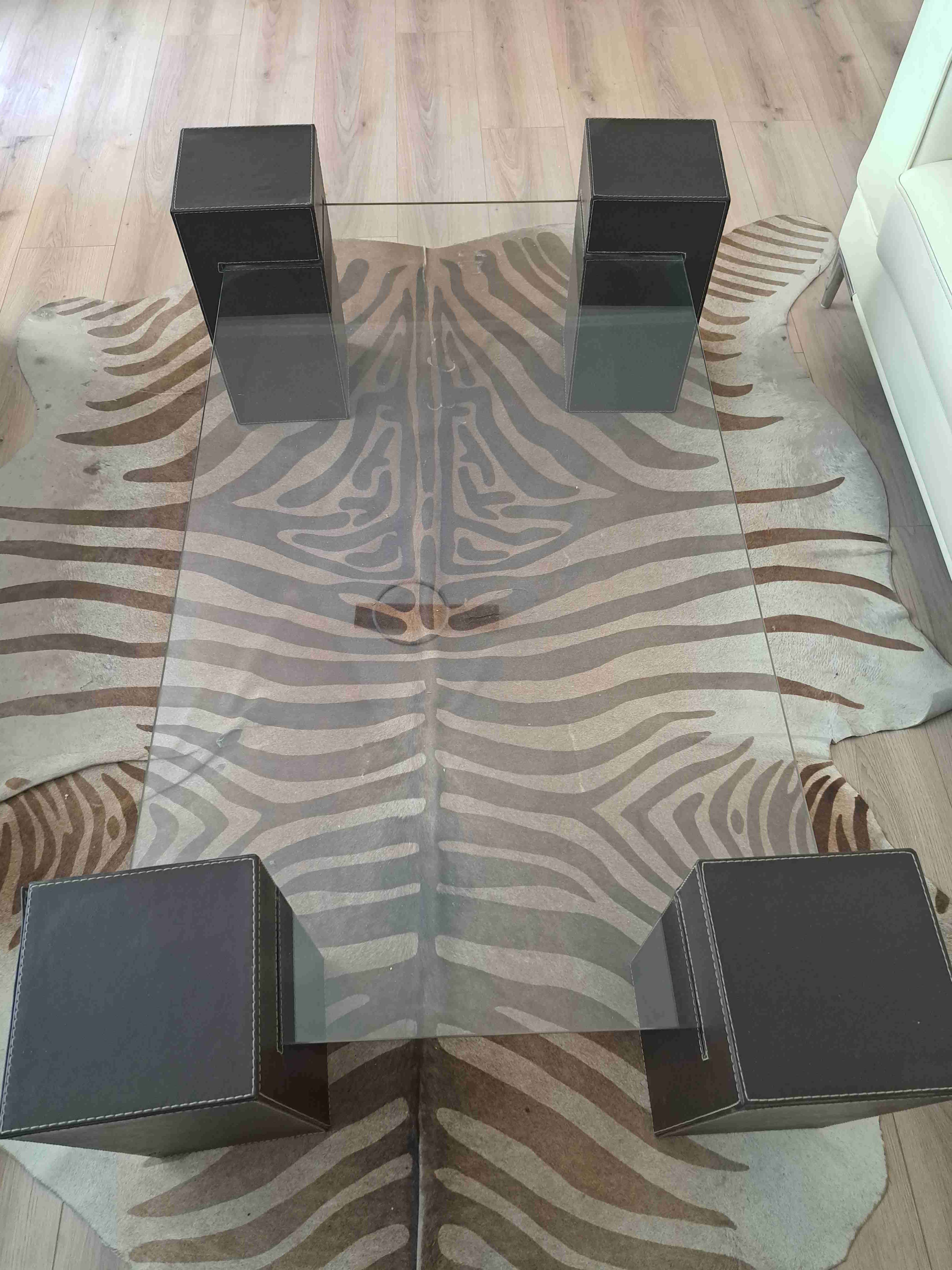 Alfombra de cuero con diseño - miniatura 1