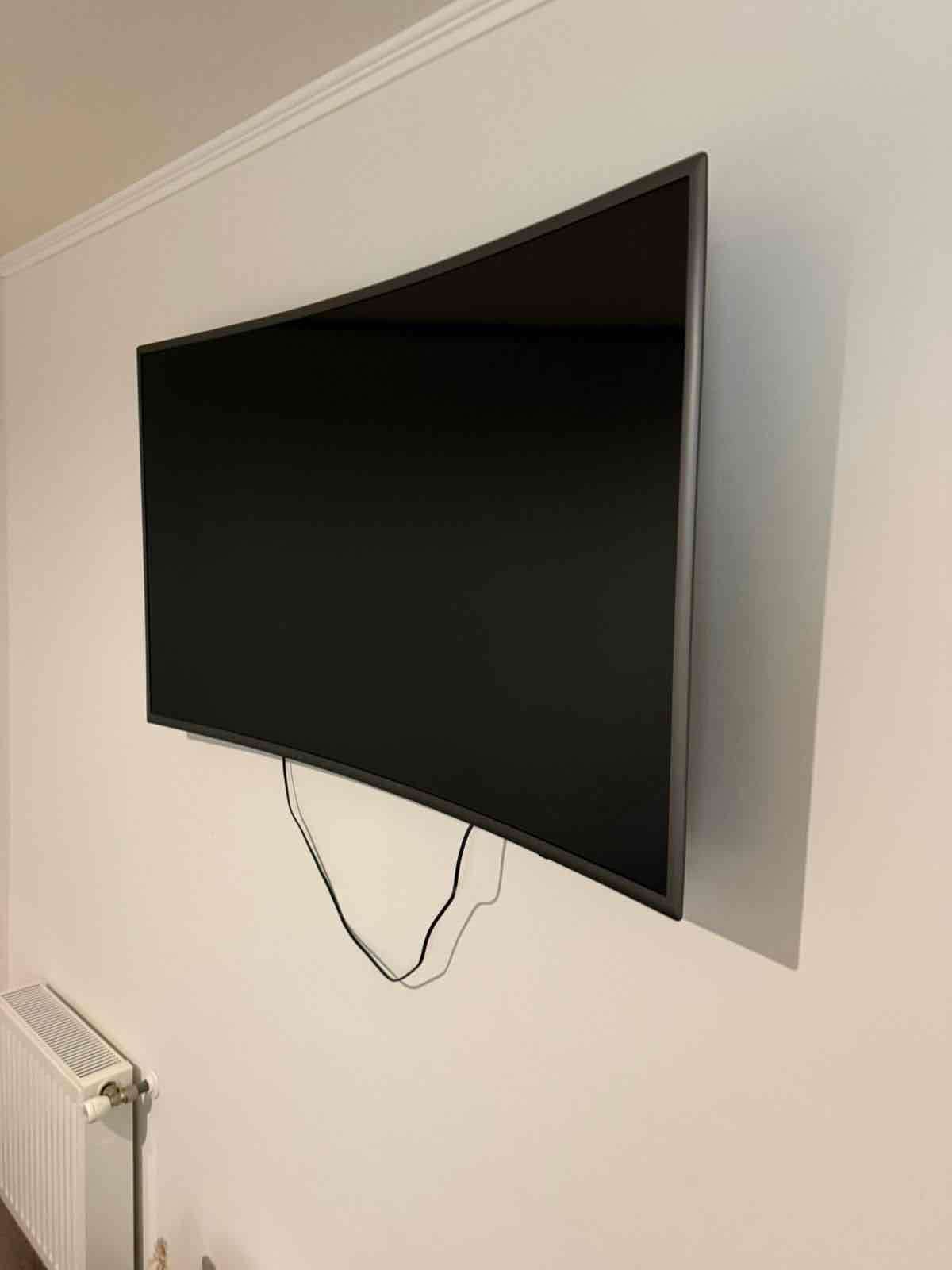 Televisor Samsung Curvo 50”–Experiencia Inmersiva