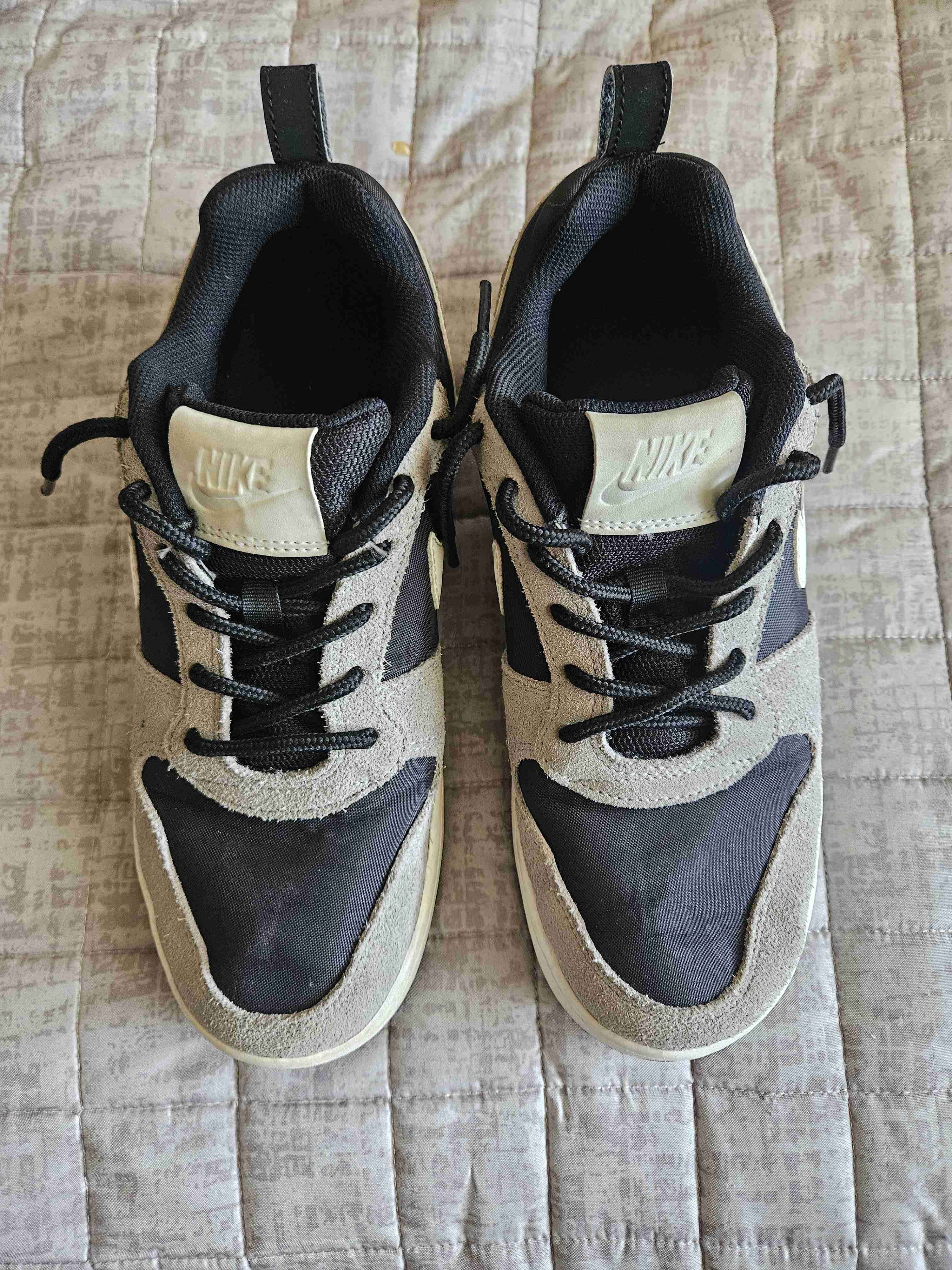 Zapatillas Nike negras y gris claro. - miniatura 1