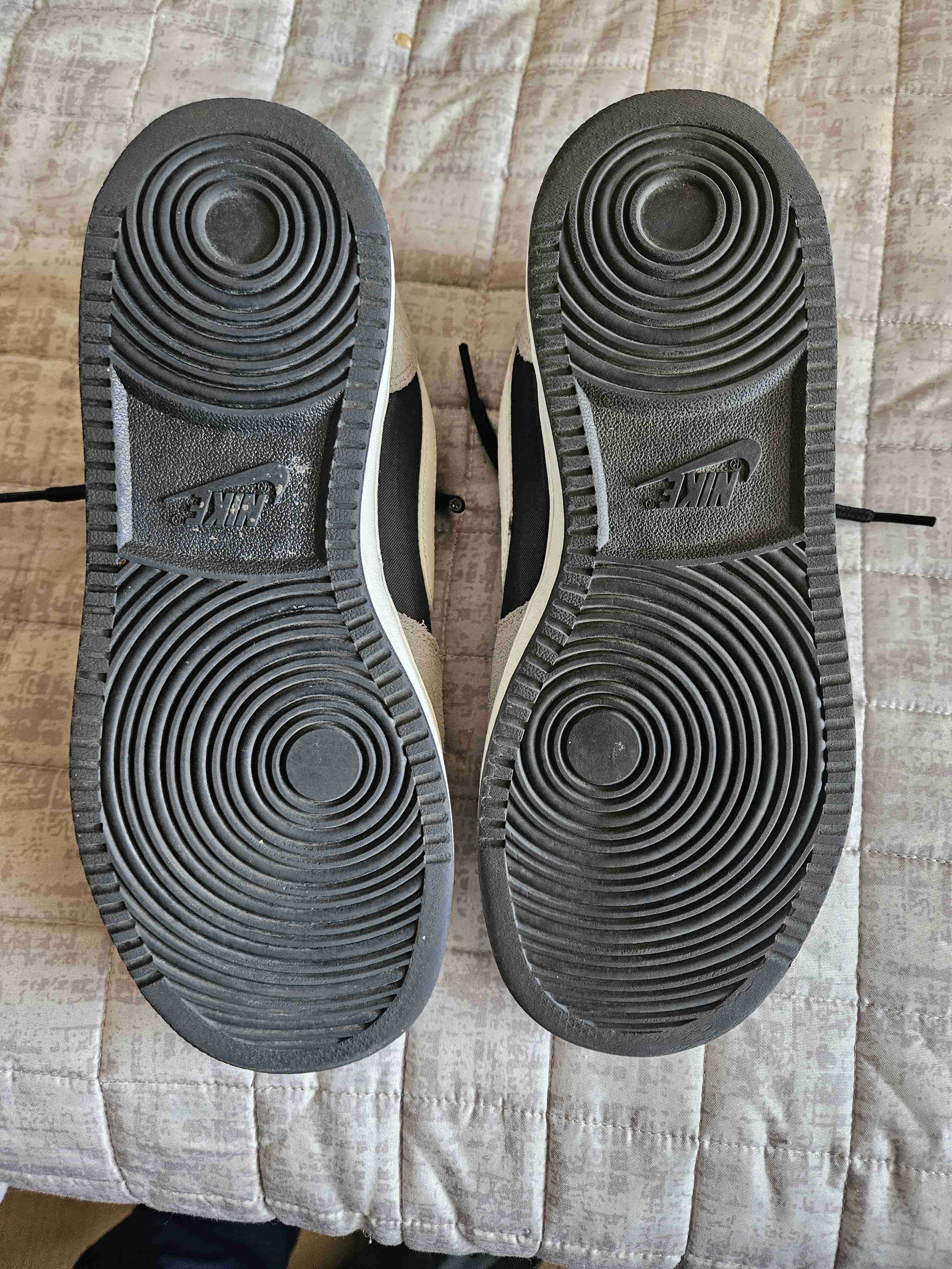 Zapatillas Nike negras y gris claro. - miniatura 2