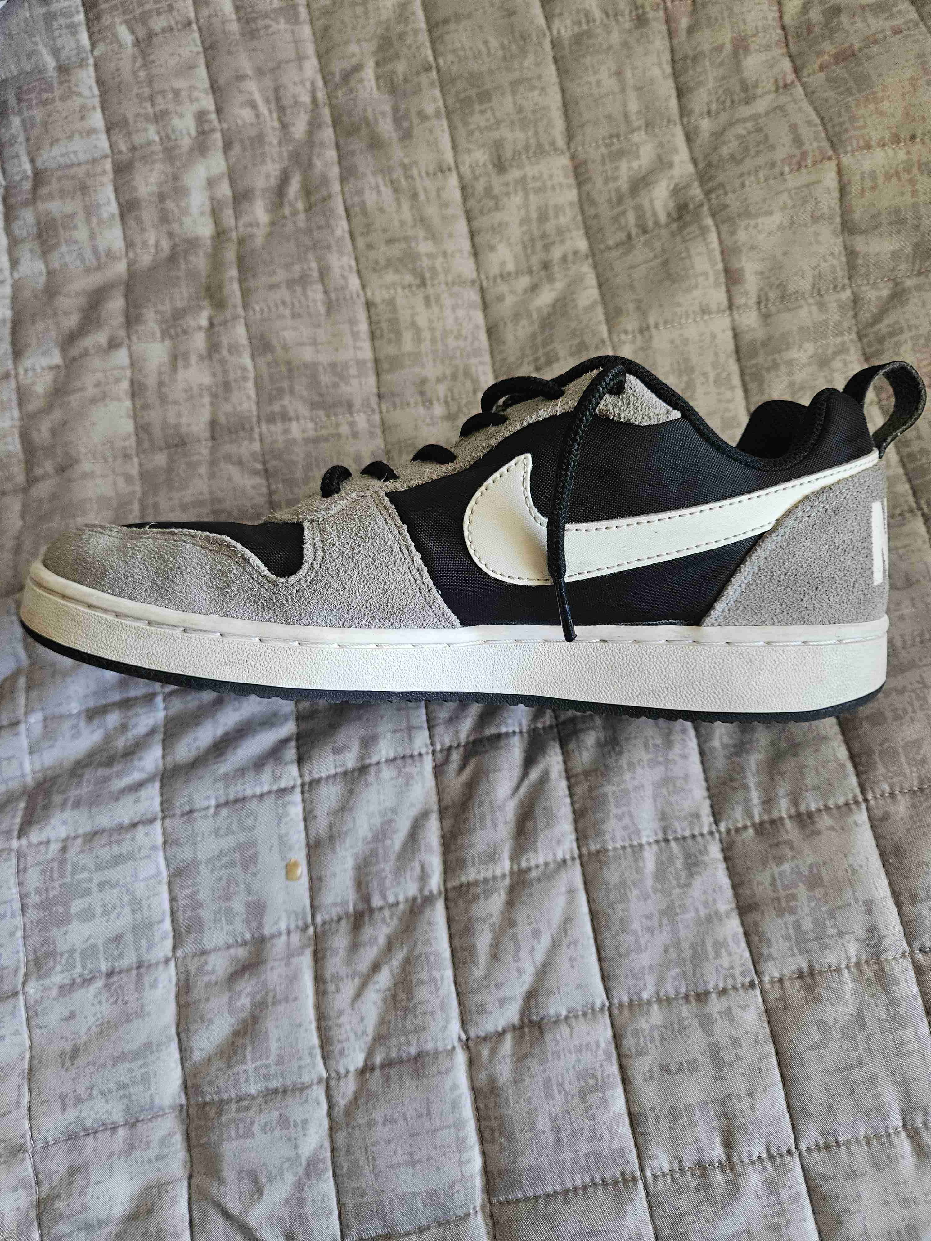 Zapatillas Nike negras y gris claro. - miniatura 4