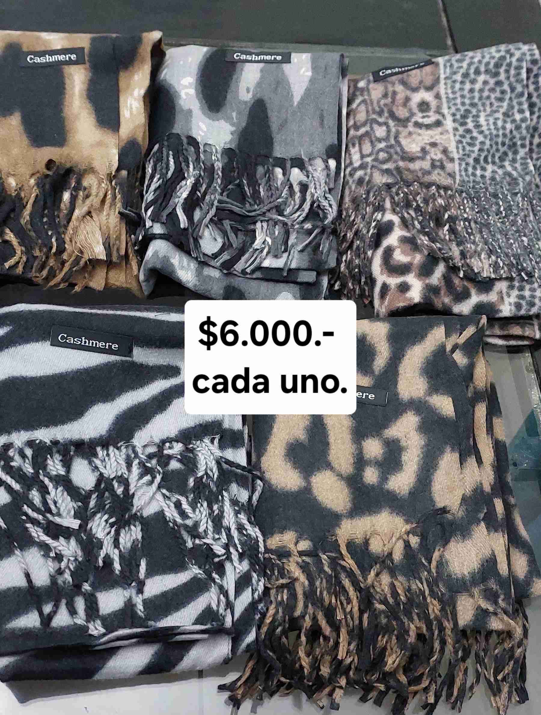 Bufanda de cashmere estampada