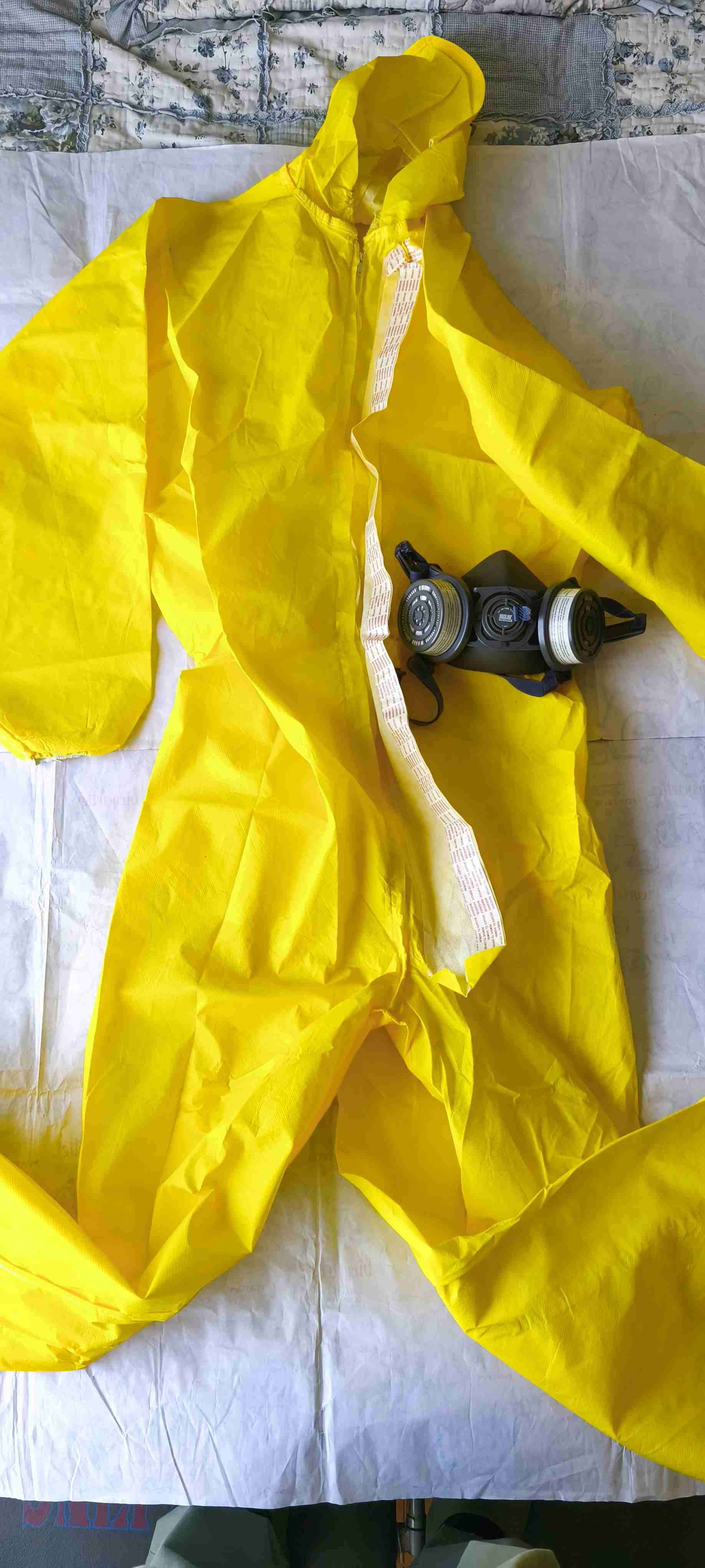 Traje protector amarillo con máscara - miniatura 1