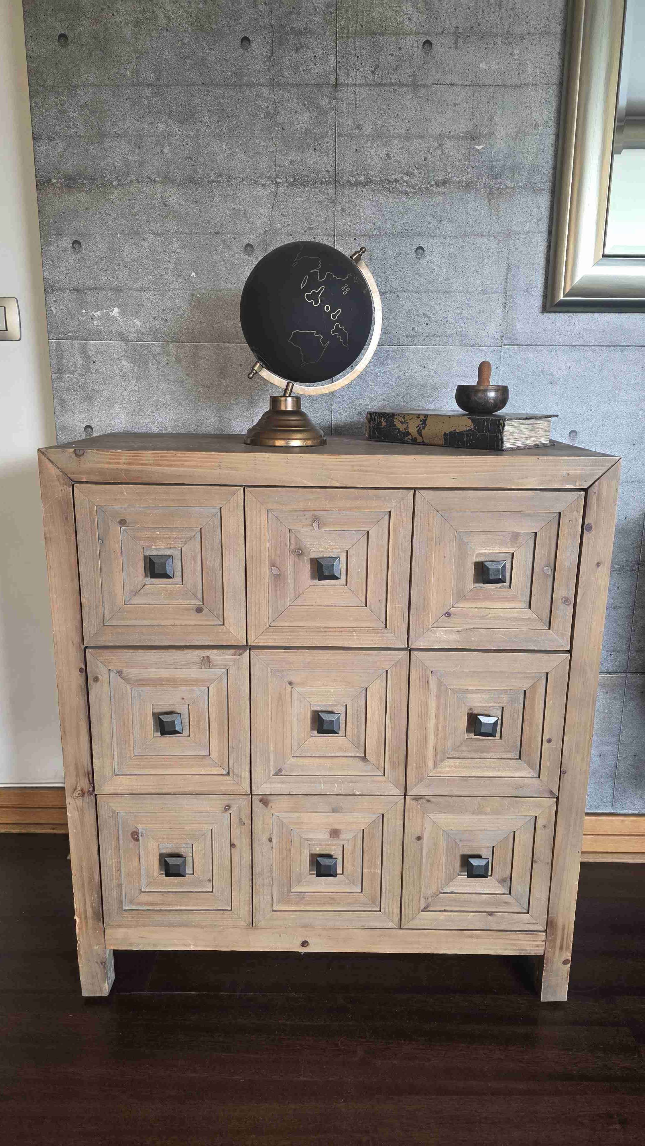 Cómoda de madera rústica - miniatura 1