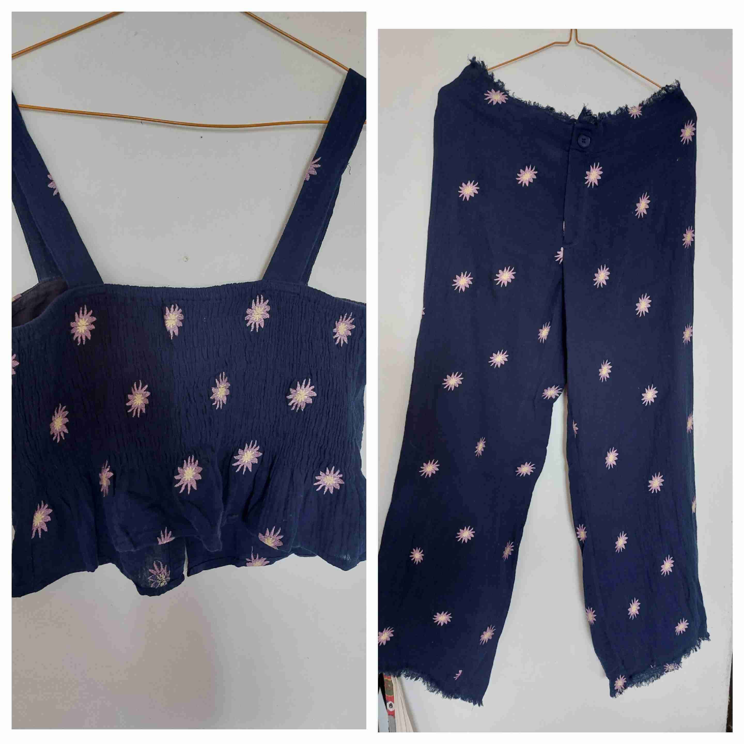 Conjunto top y pantalón azul floral