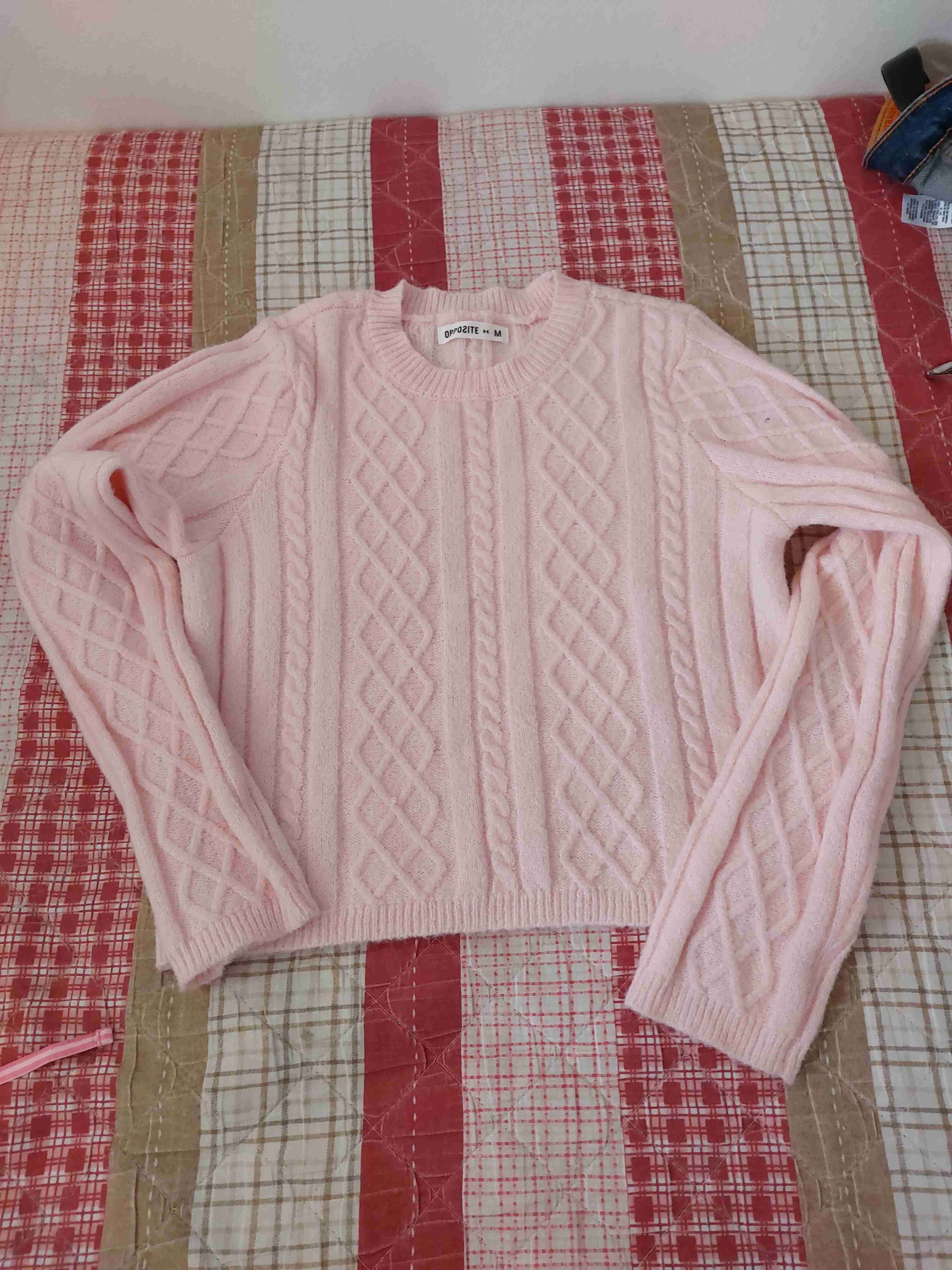 Suéter rosado de punto calado