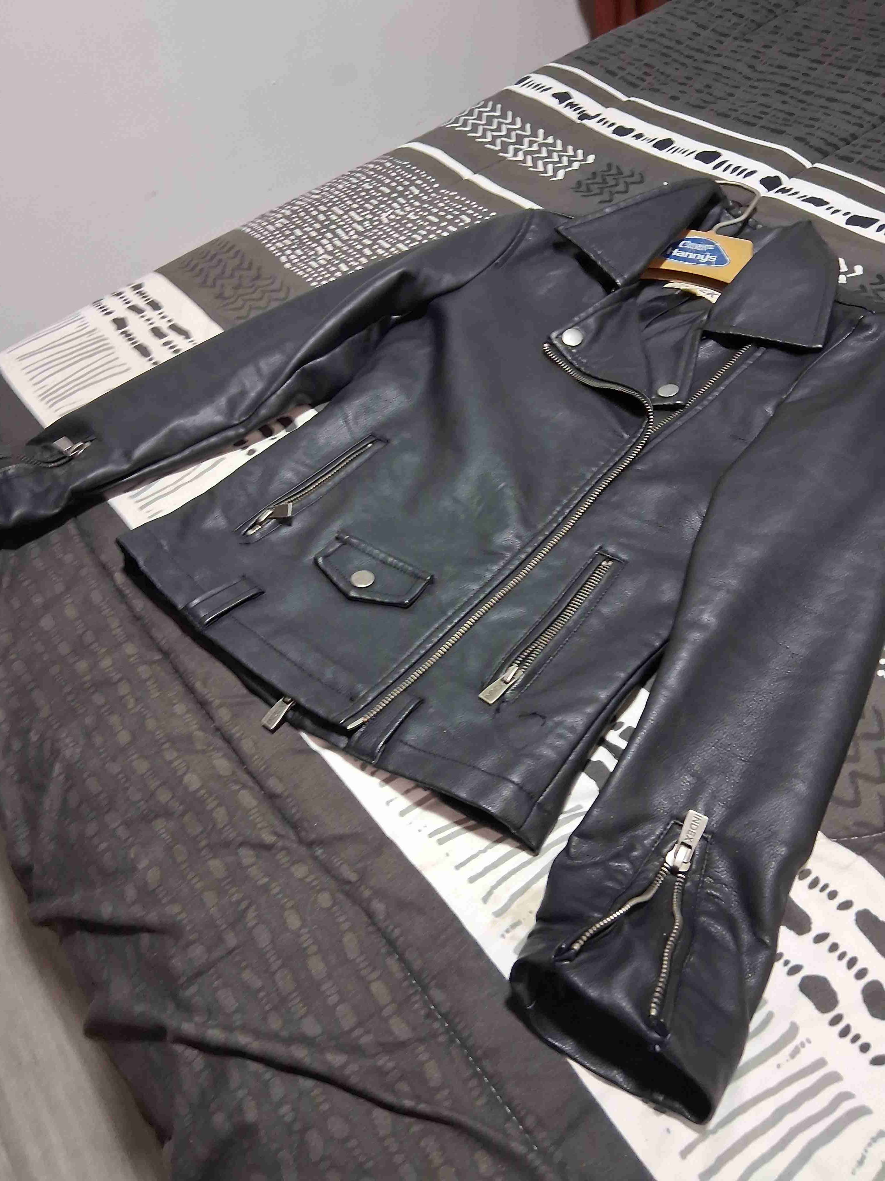 Chaqueta de cuero negra - miniatura 2