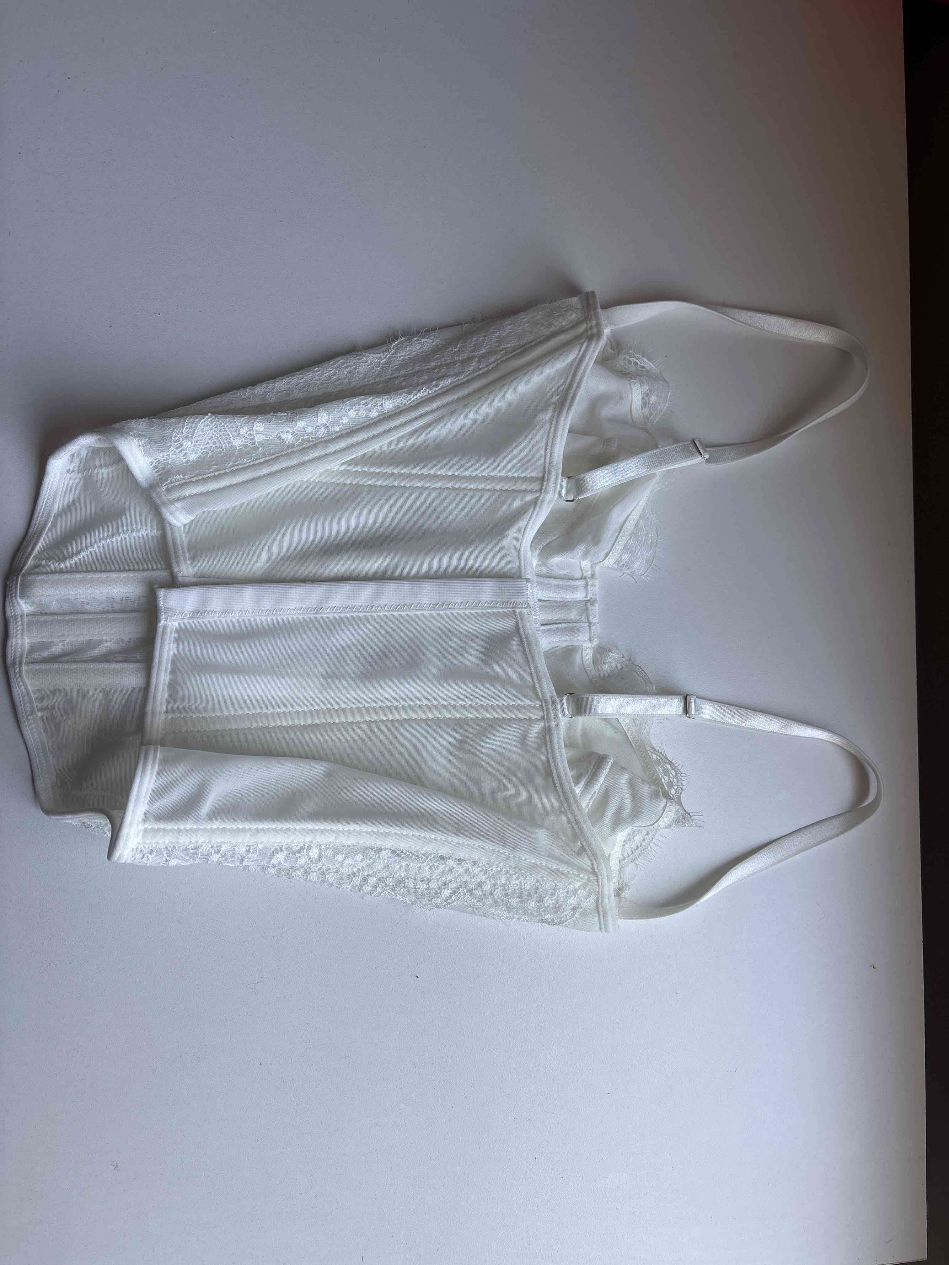 Corset blanco de encaje - miniatura 2